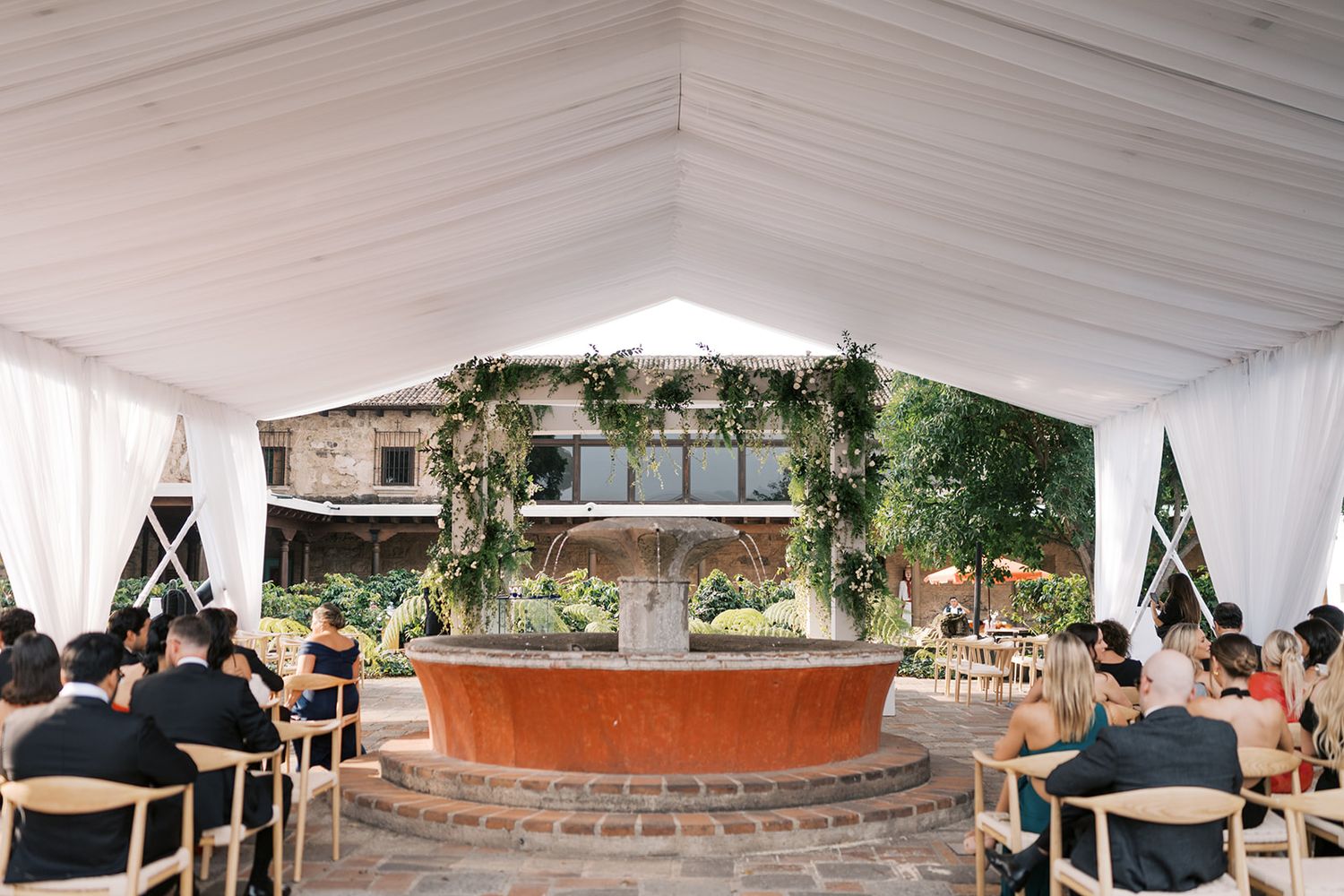 Jewish Wedding Photographer Antigua Guatemala. Jewish wedding Casa Santo Domingo
