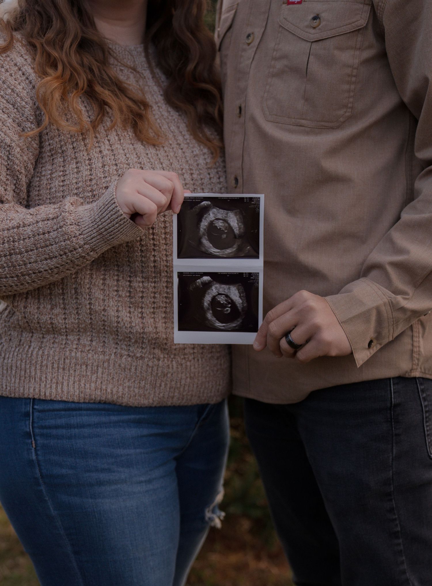 Pregnancy announcement photography