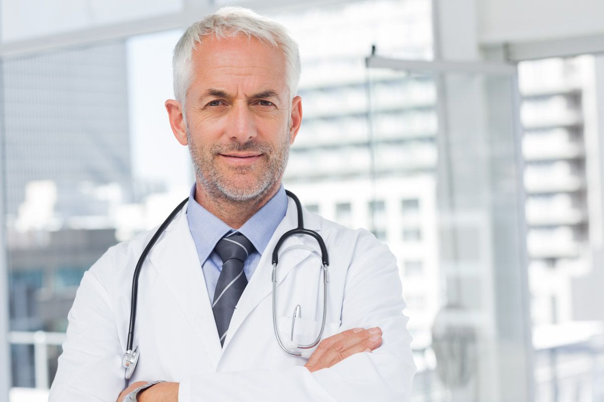 Medical practitioner in hospital or clinic.