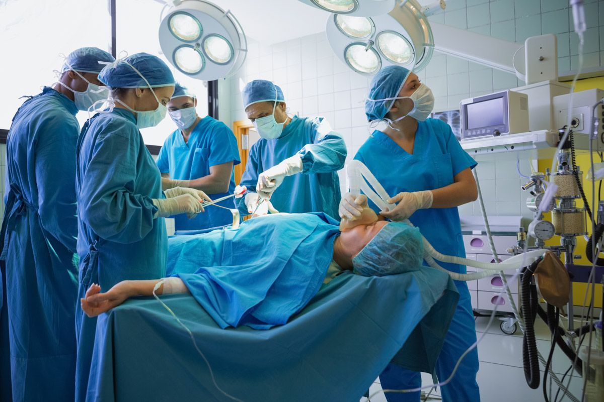 Medical professionals collaborating in hospital operating room.