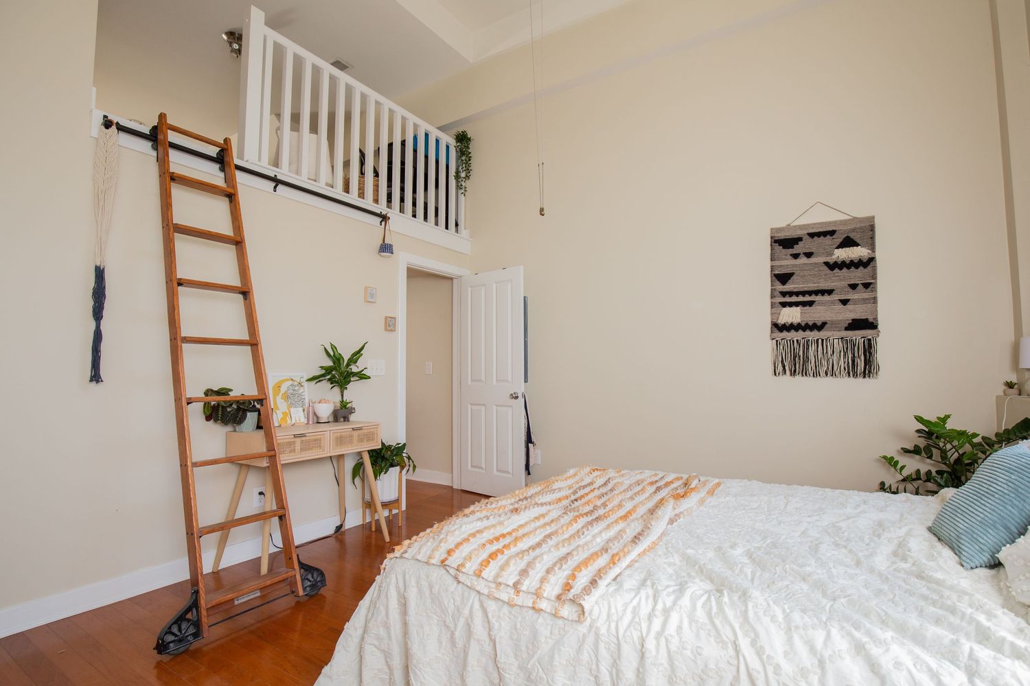 Interior real estate photo of a modern home in Columbus, Ohio