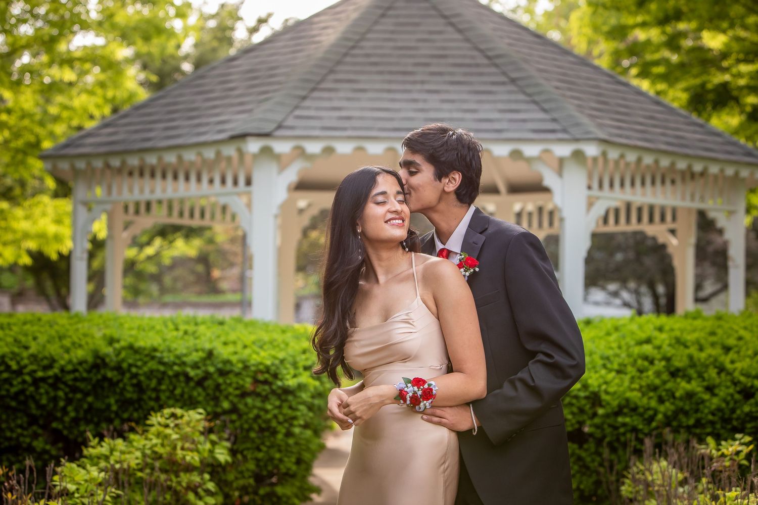 Family portrait photography in middle Tennessee with warm neutral tones.
