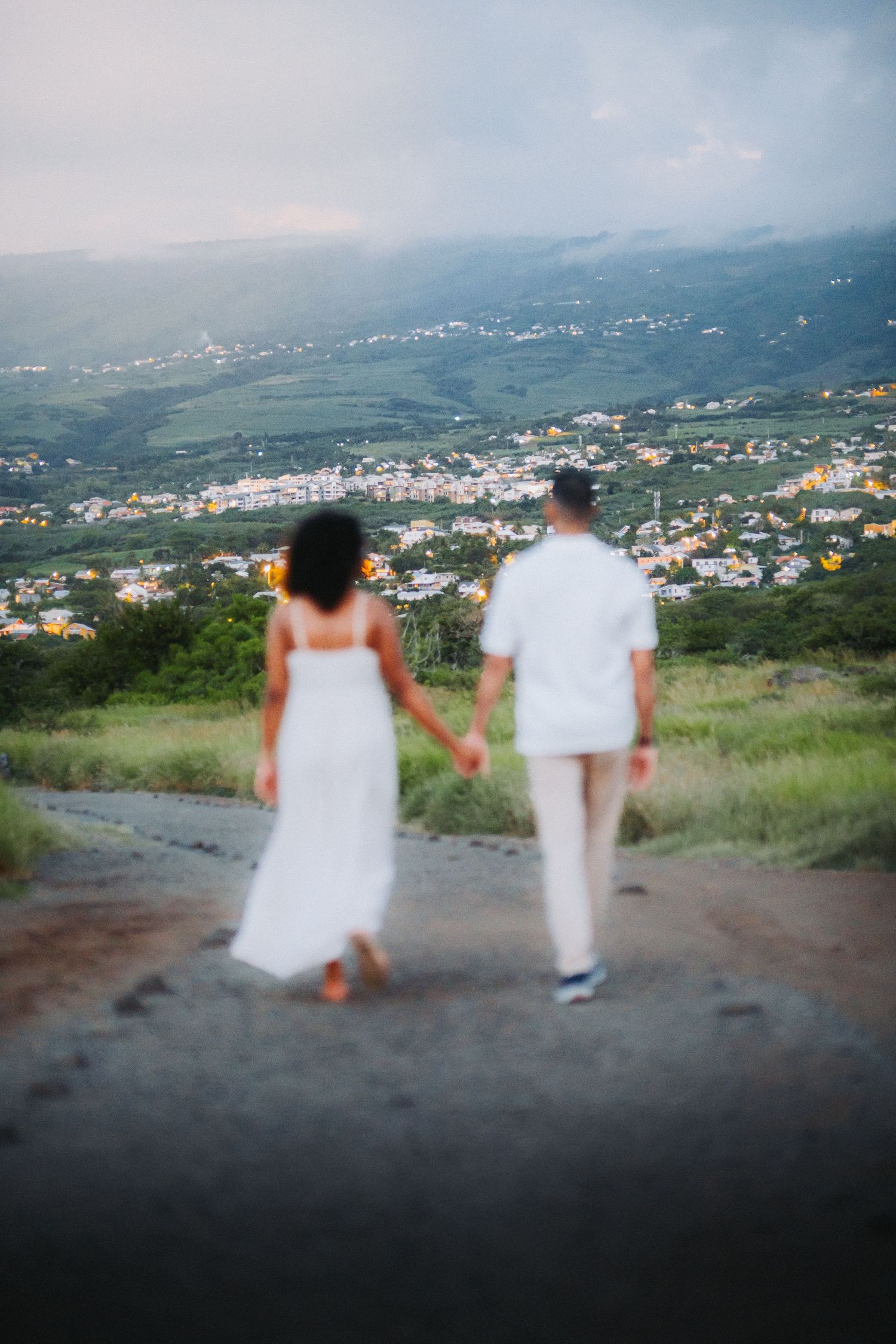 Séance photo grossesse haut de gamme en extérieur à La Réunion.