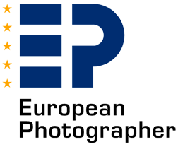 Logo officiel European Photographer - Certification de prestige décernée à Frédéric Damour, photographe de mariage à La Réunion.