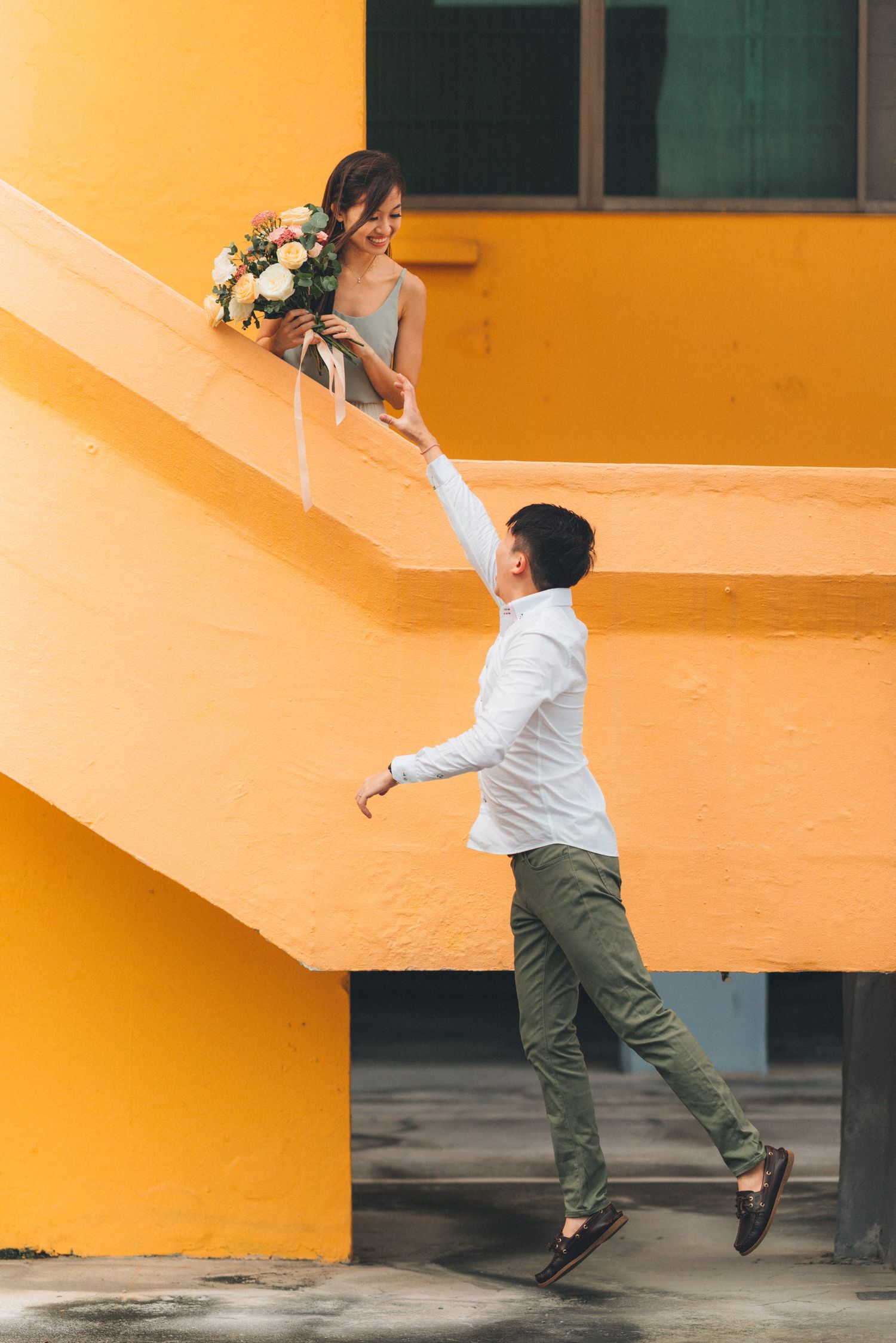A sequence of photos shows someone jumping and running along an orange wall in an urban setting.
