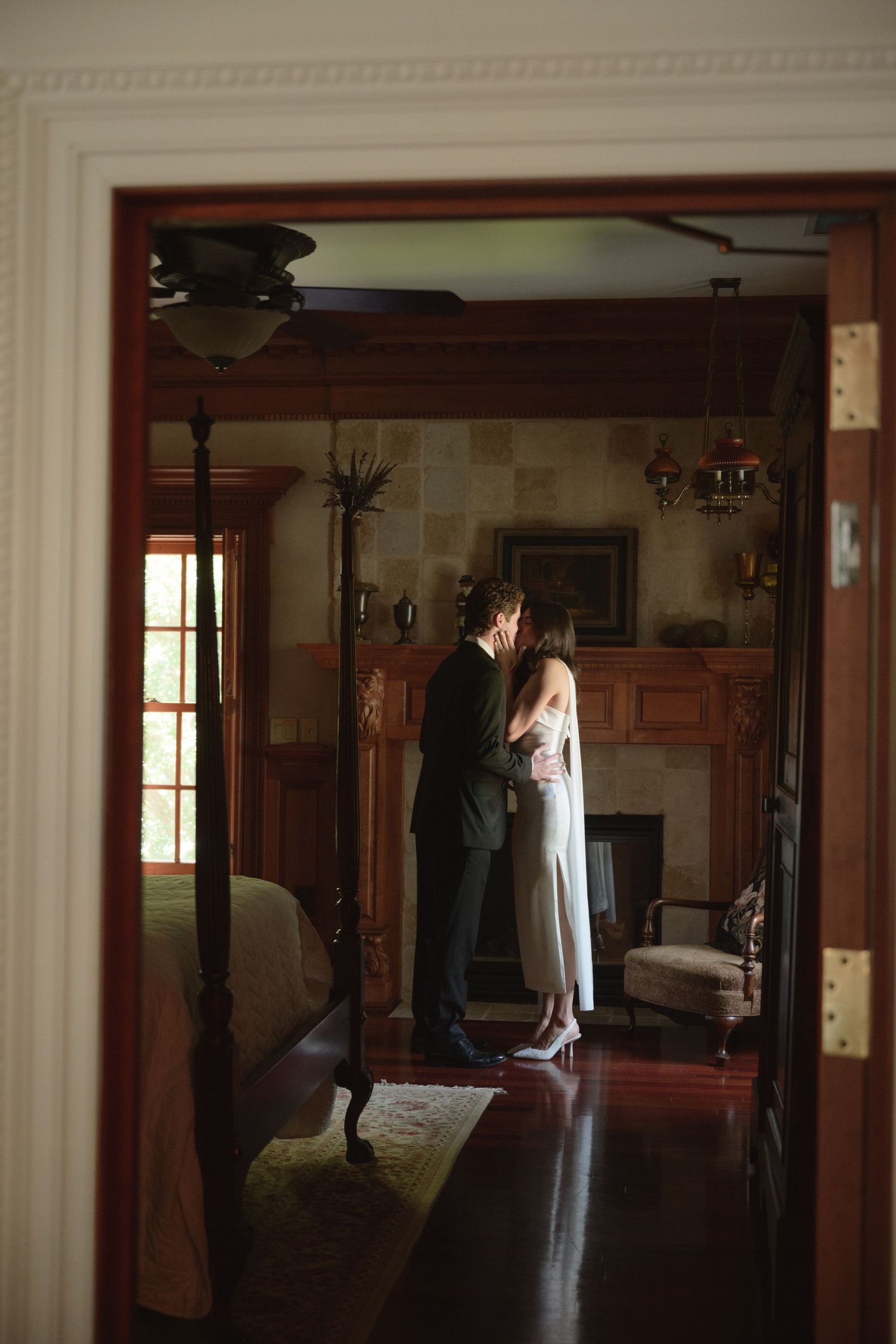 Four panoramic interior shots show a vintage-style room with wooden paneling and dramatic lighting effects.