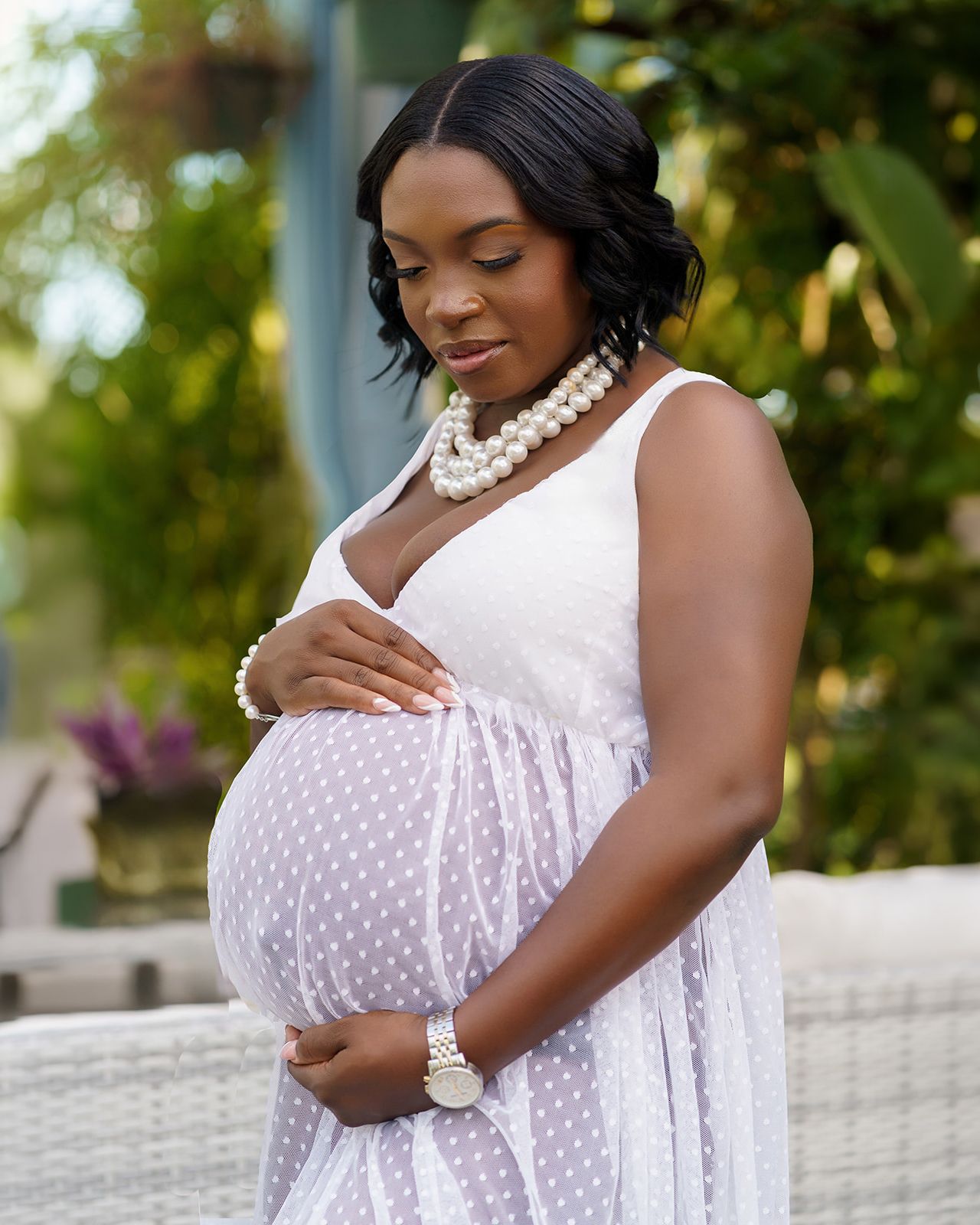 Natural maternity portrait surrounded by tropical greenery