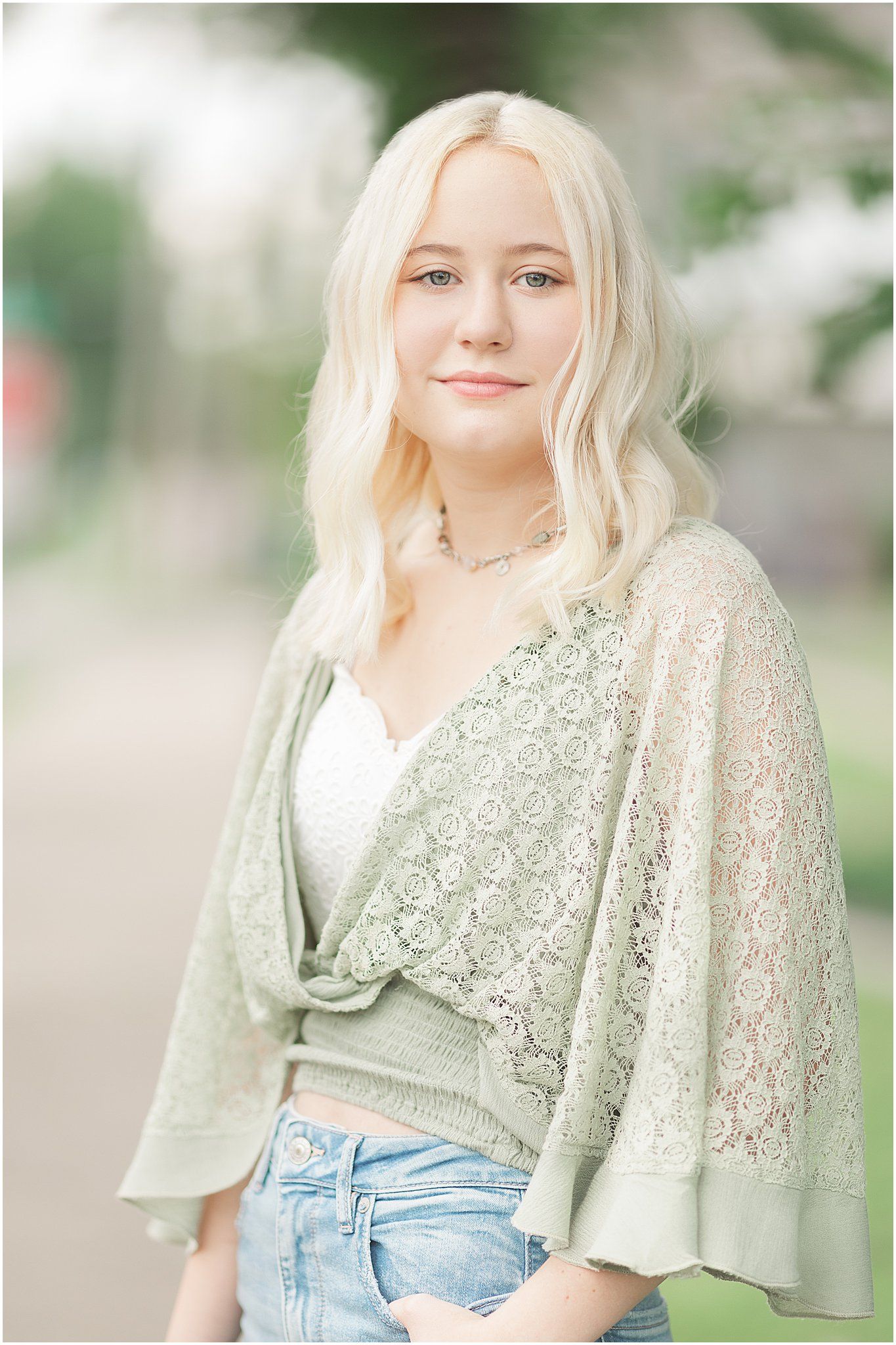 senior girl looking gorgeous while looking straight at the camera in gentle gaze