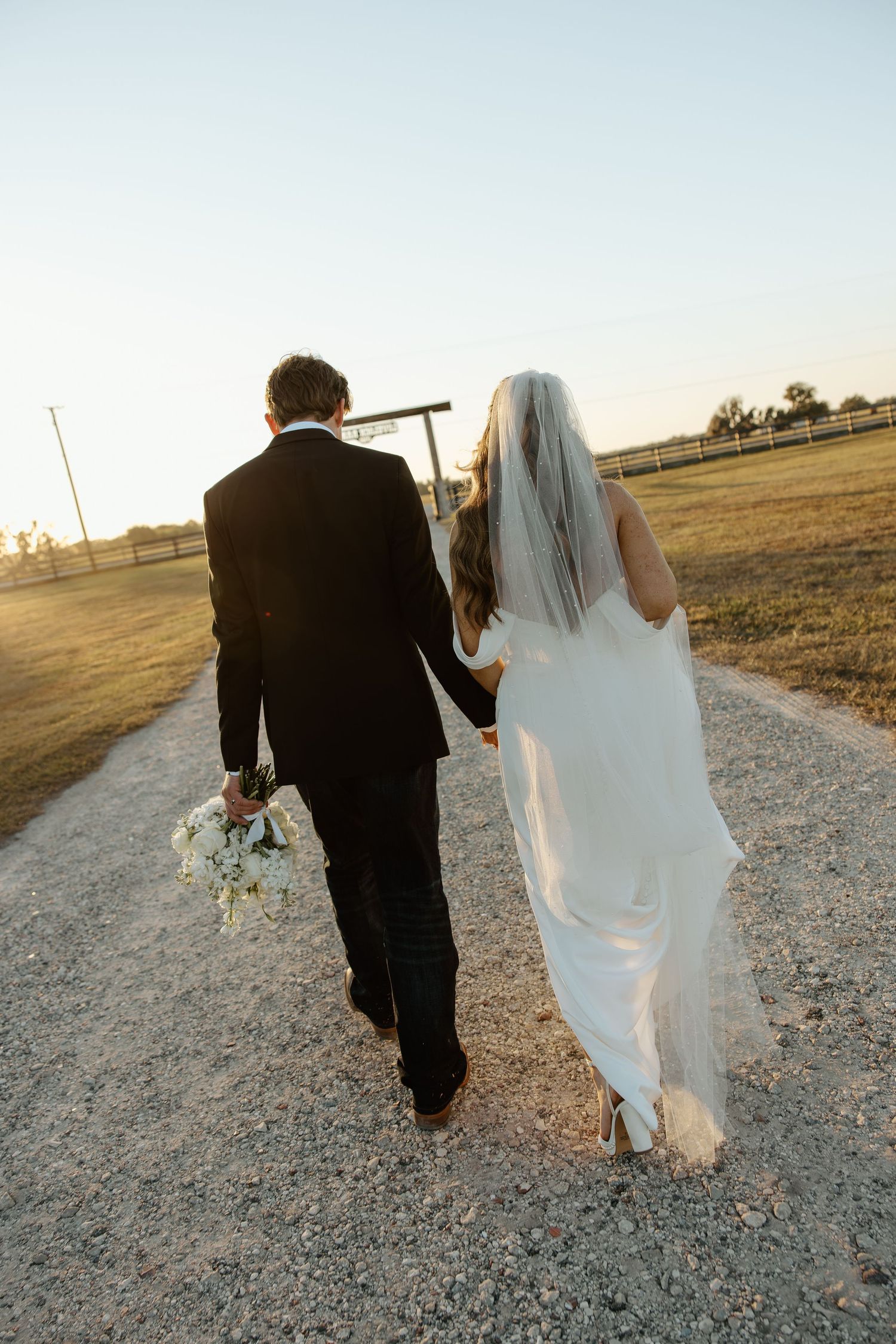 Romantic, light and airy wedding, couples, and family photographer based in Parrish, Florida serving Lakewood Ranch, Bradenton, Sarasota, an