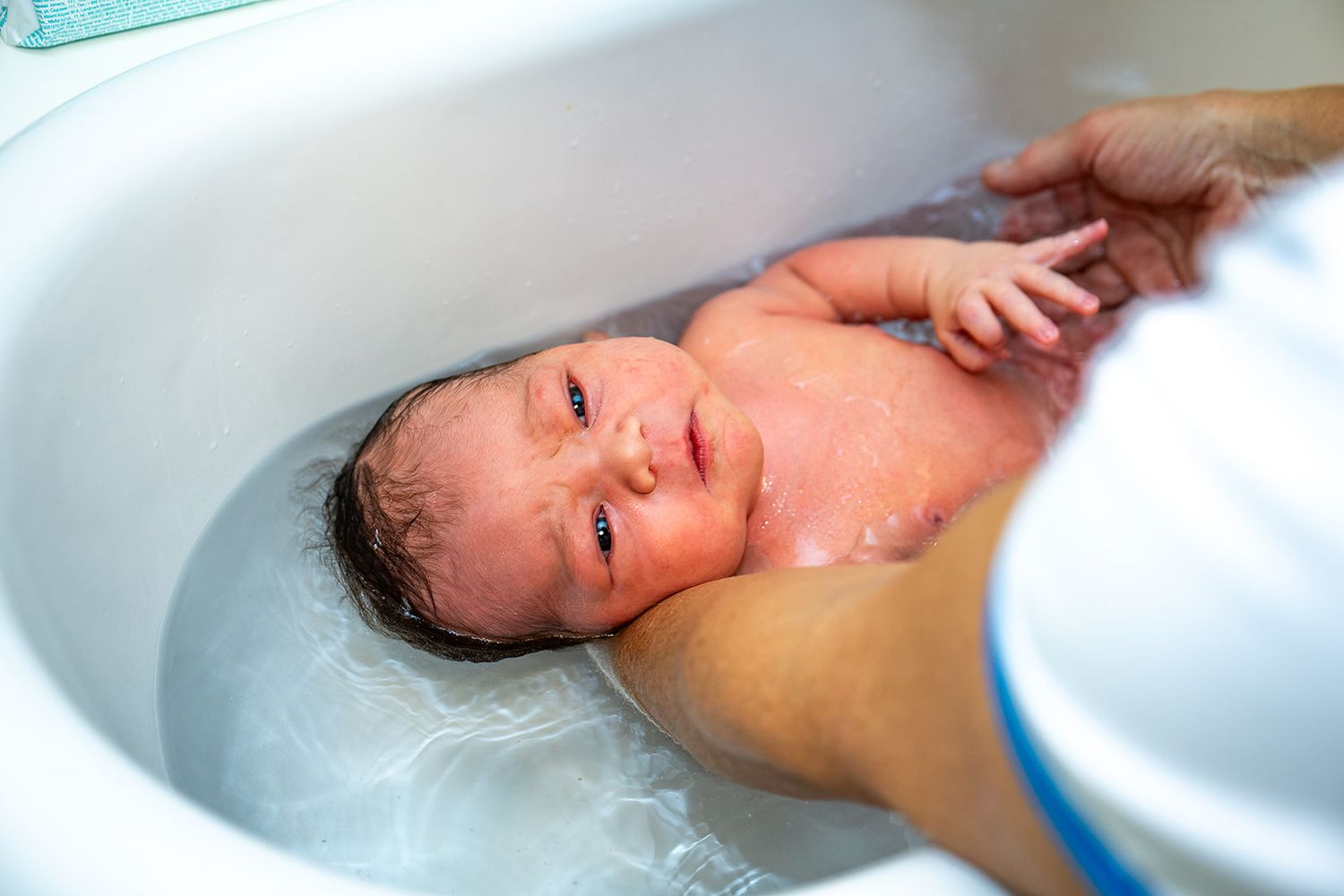 Pasgeboren baby in ziekenhuis van Tielt fotografie, newbornshoot in Tielt