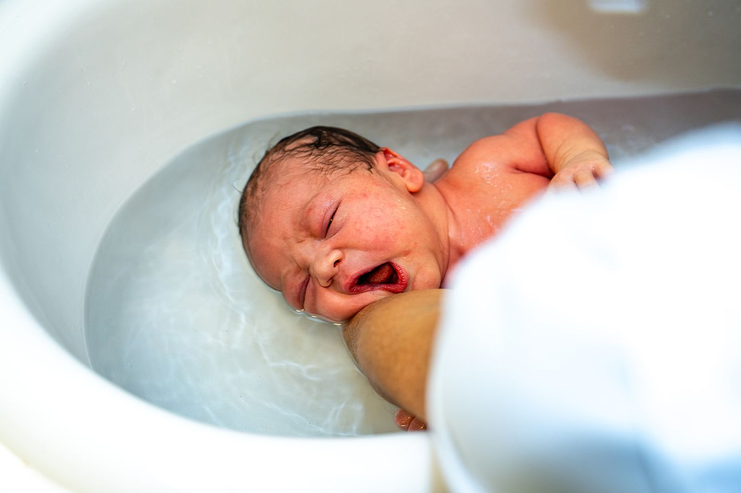 Pasgeboren baby in ziekenhuis van Tielt fotografie, newbornshoot in Tielt