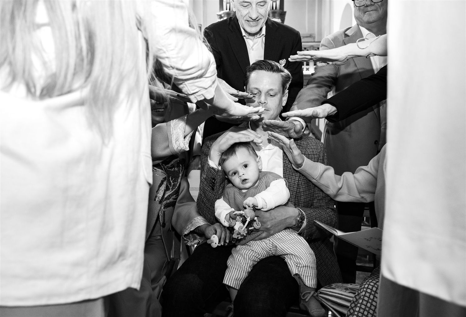 Doopsel fotoshoot baby in kerk in Afsnee, regio Gent