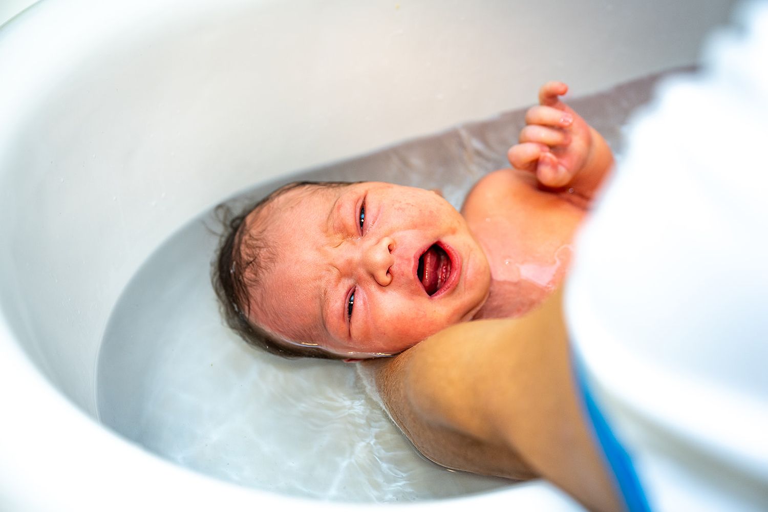 Pasgeboren baby in ziekenhuis van Tielt fotografie, newbornshoot in Tielt