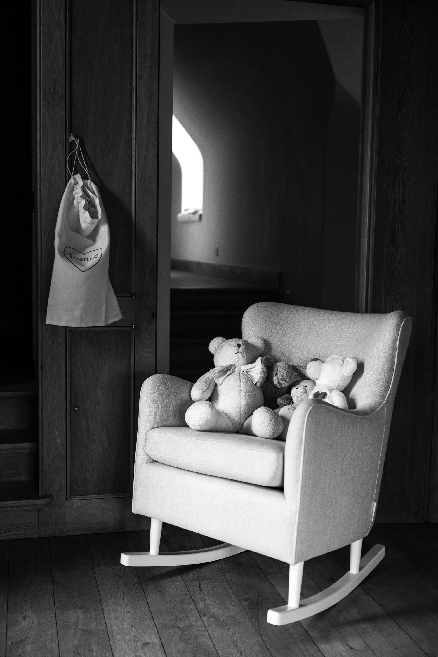 Belichting babystoel en beren op een babyshoot in Oudenaarde
