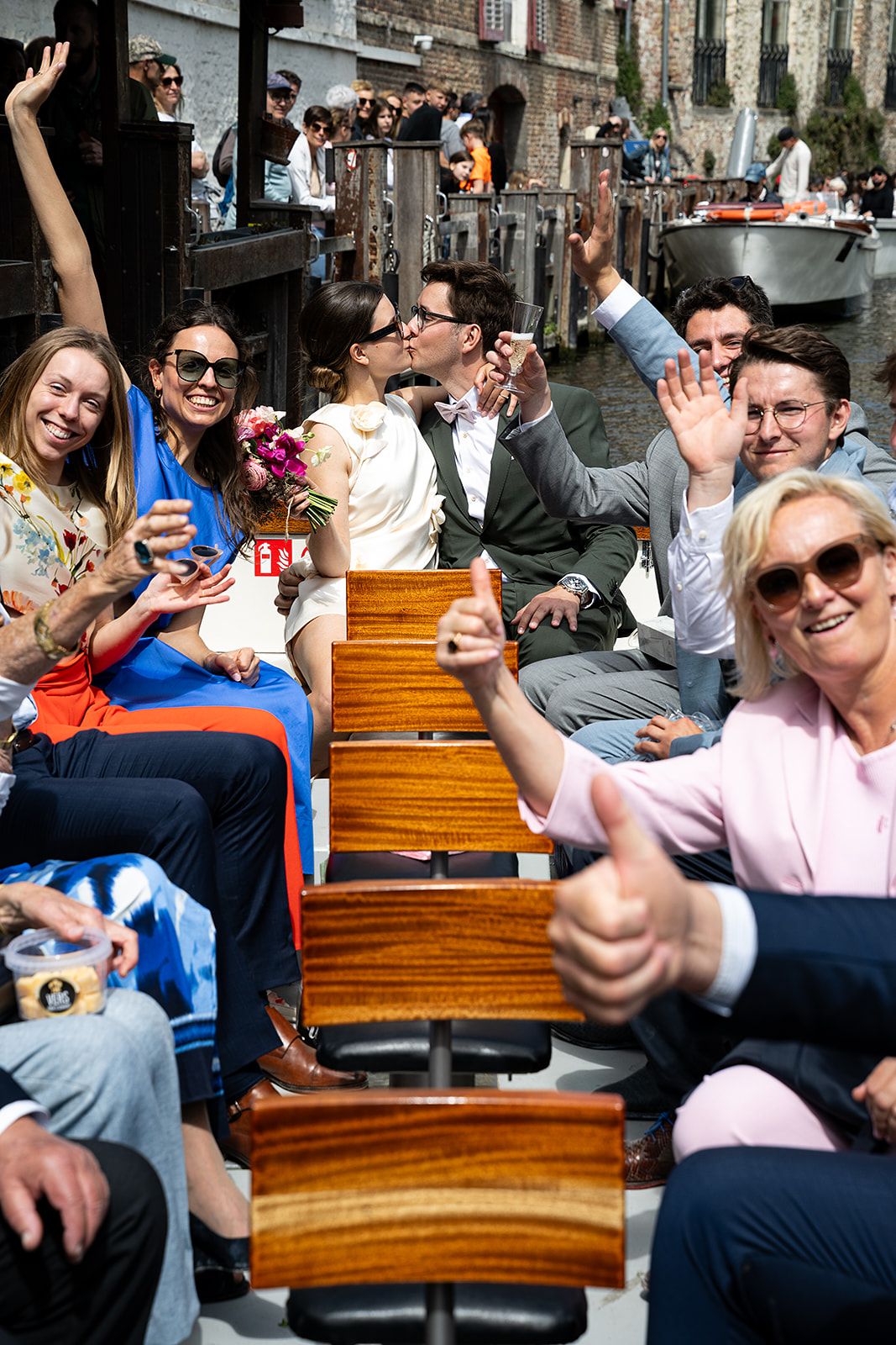 Spontane koppelfoto's aan de rijtjes op een bootje in Brugge