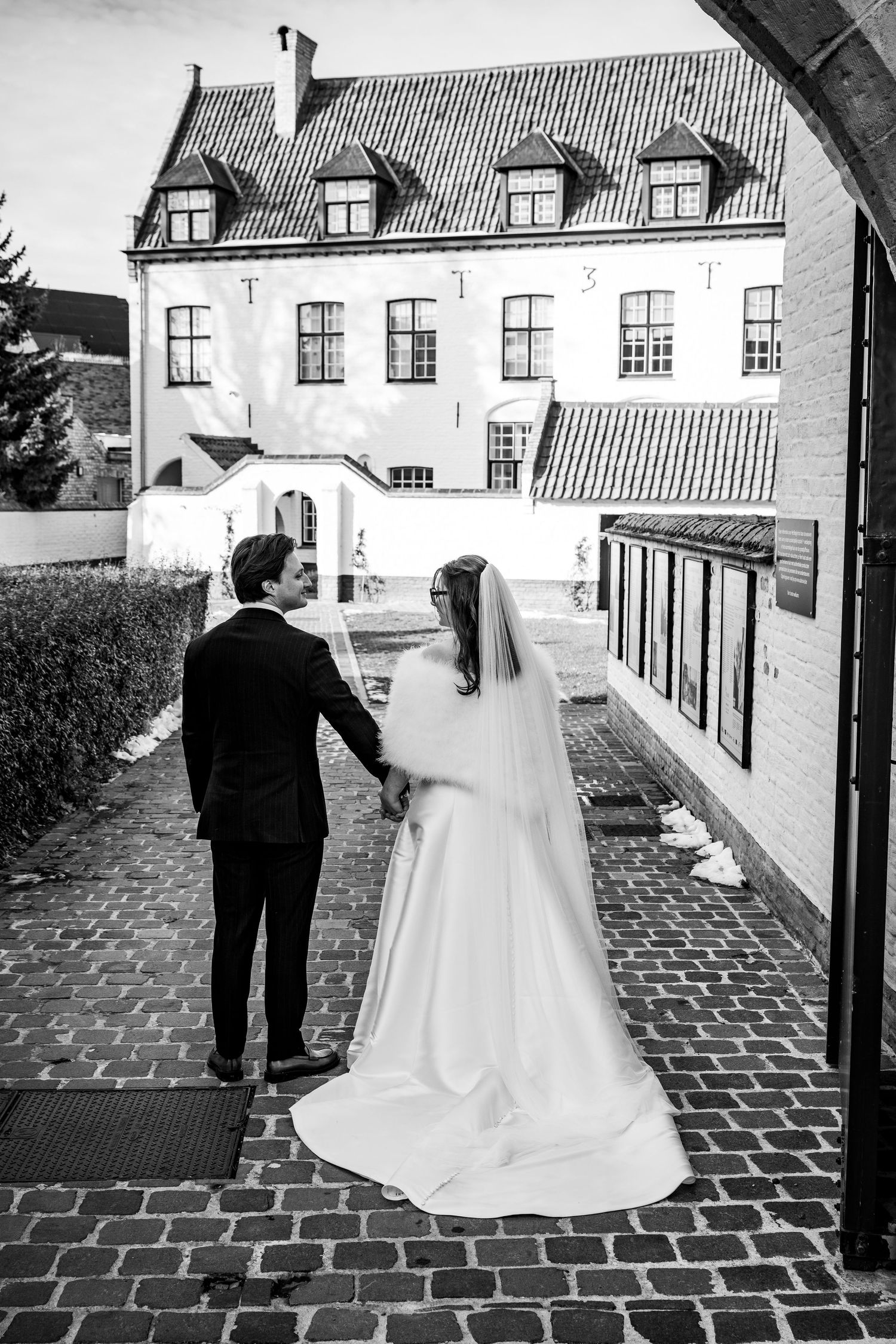 zwart-wit foto's in het Begijnhof van Diksmuide