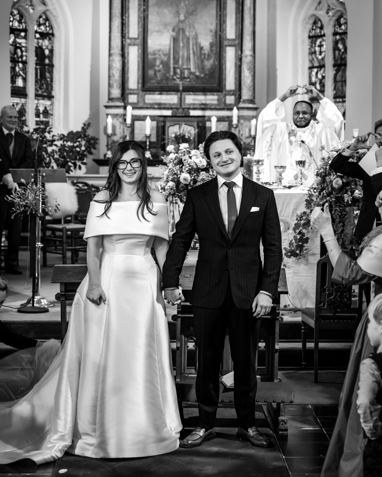 zwart-wit foto's, huwelijksfoto's in kerk
