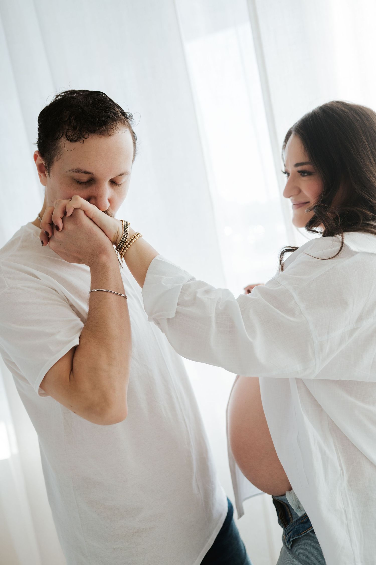 maternity photoshoot in studio byrefine
