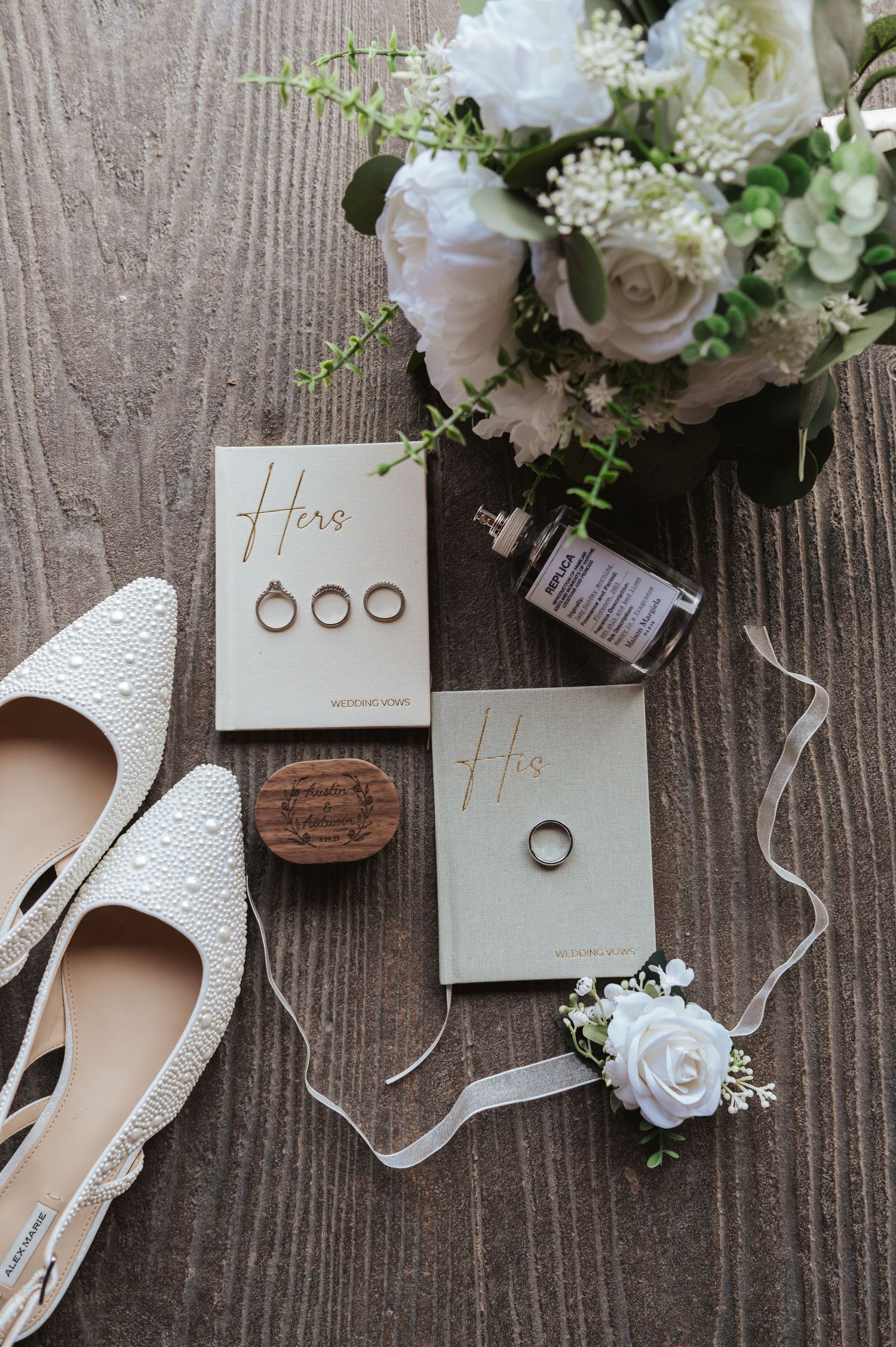 flatlay detail photos of wedding details