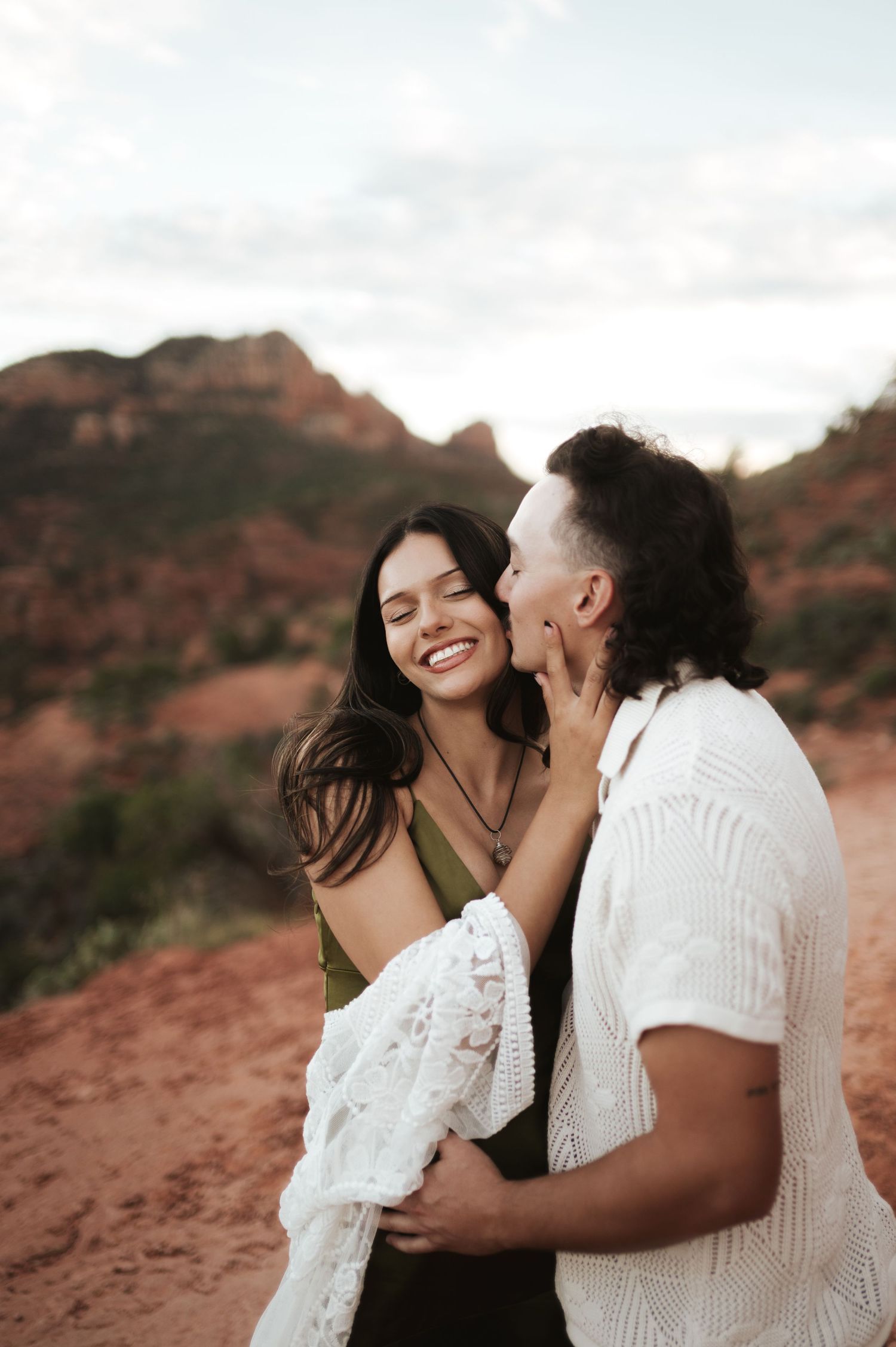 sedona couples photoshoot at cathedral rock