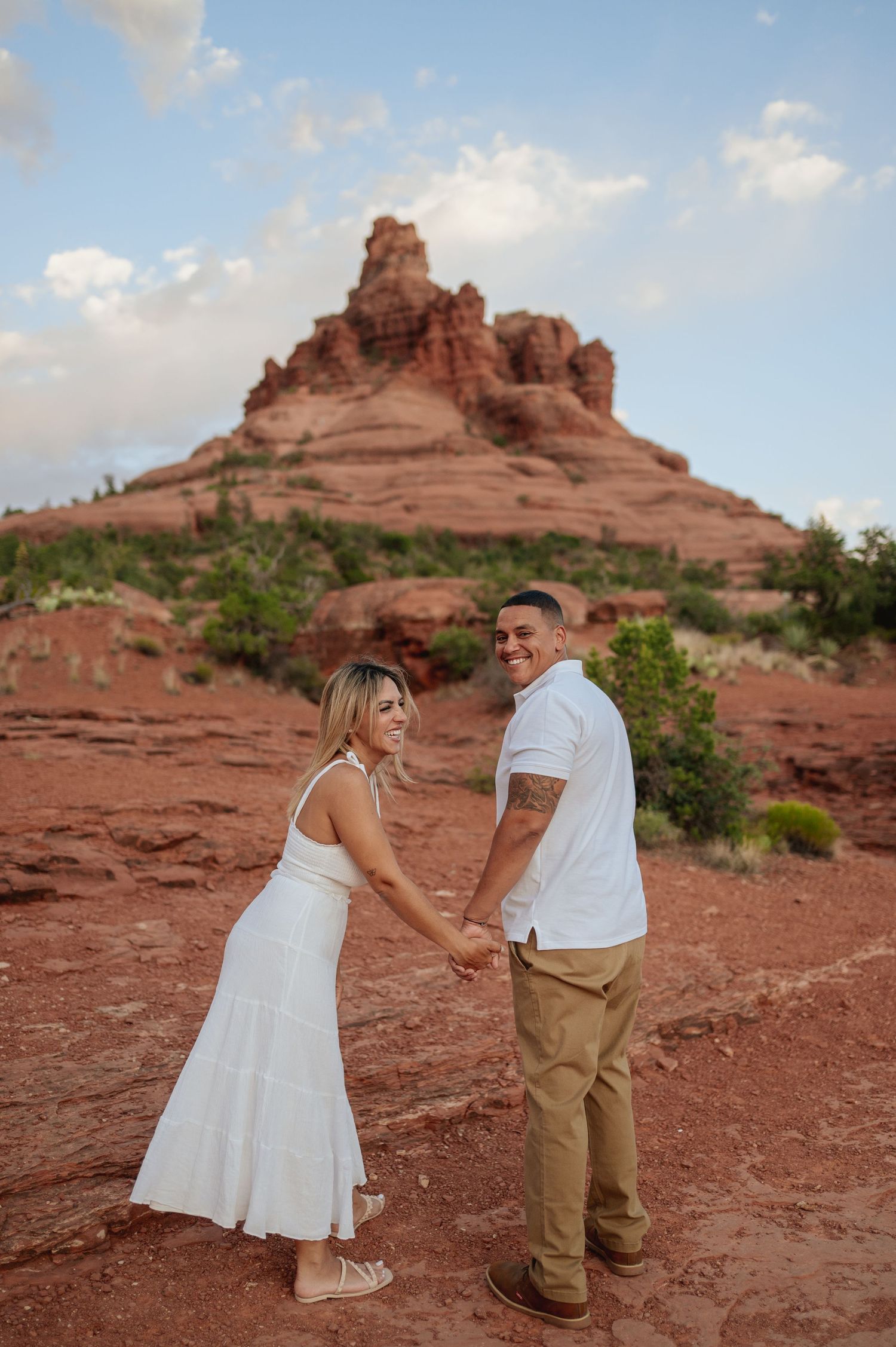 couples photoshoot at Sedona arizona bell rock hike