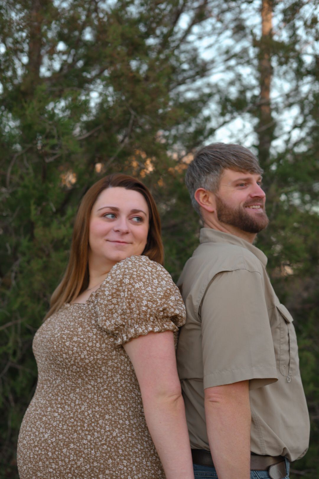 Maternity picture of a couple in a field. Marianna Florida photography.