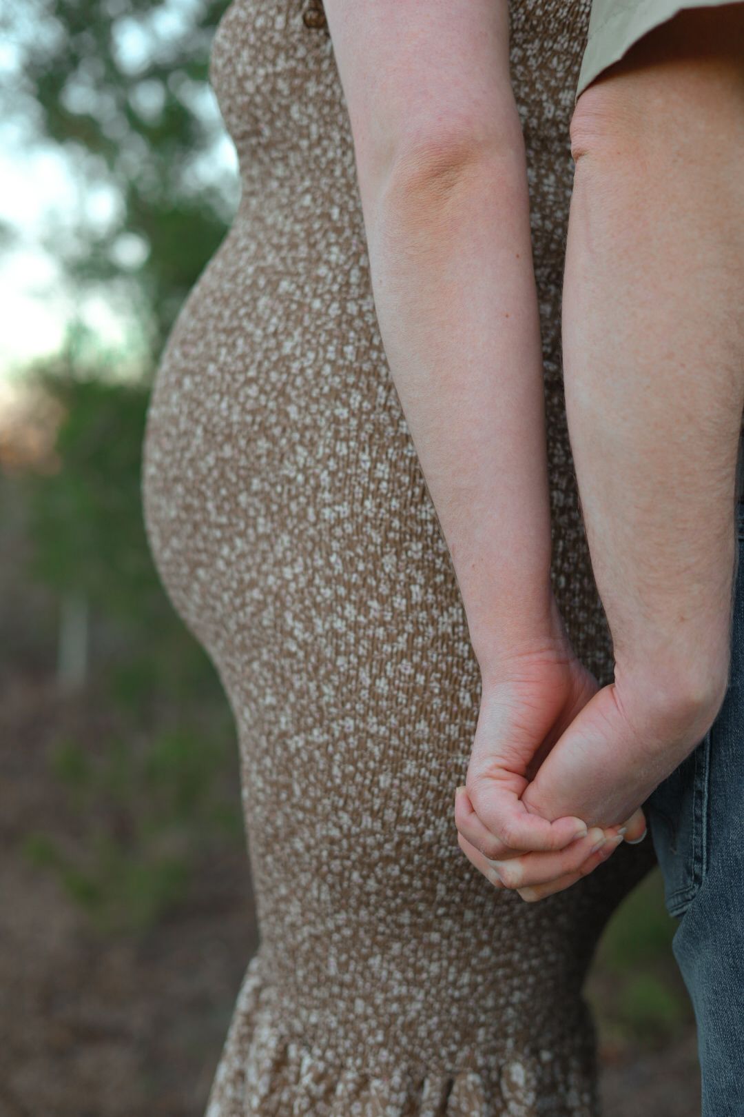Maternity picture of a couple holding hands. Marianna Florida photography.