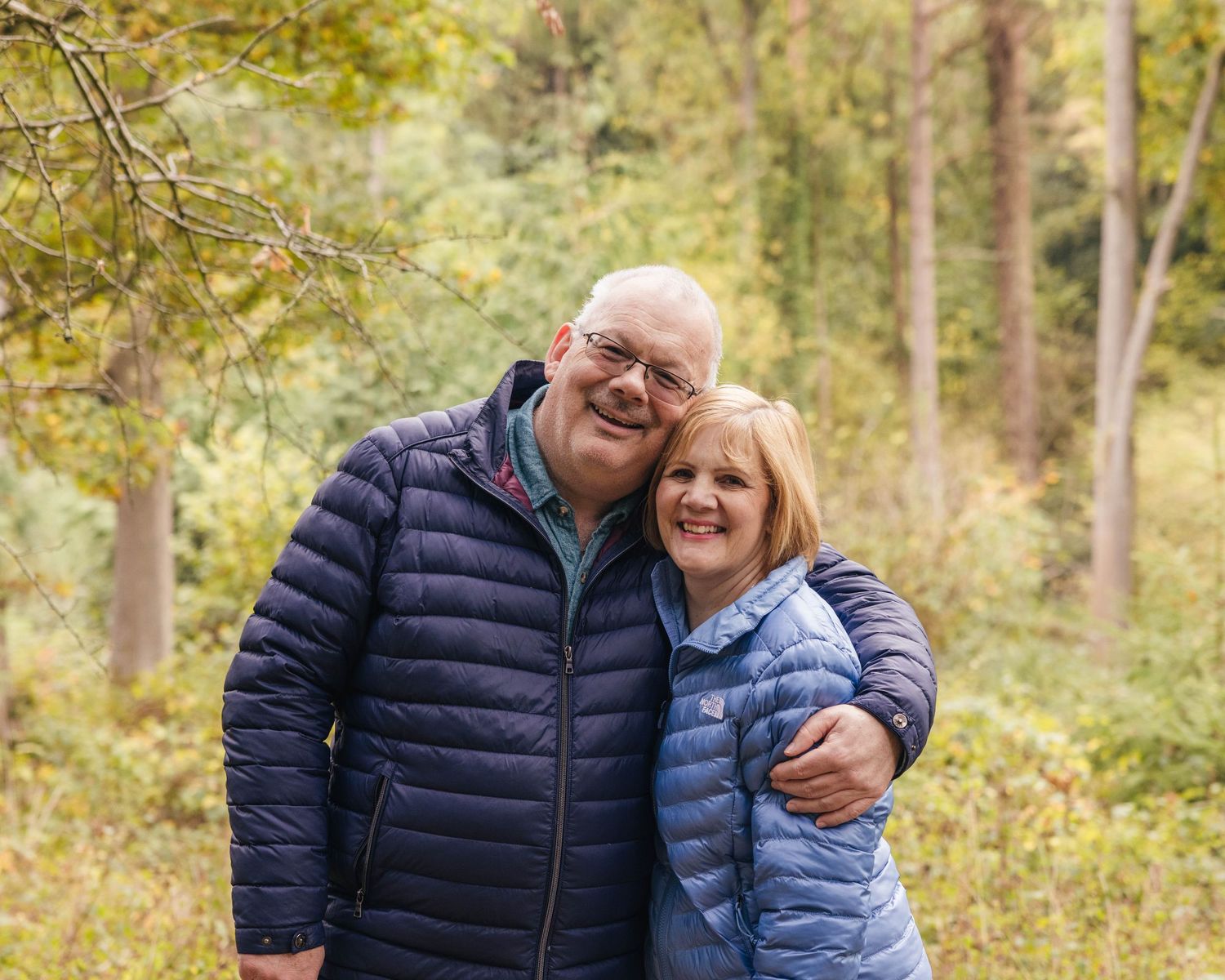 Autumn couples photoshoot in a woodland area in Worcestershire by EvieSJPhotography.
