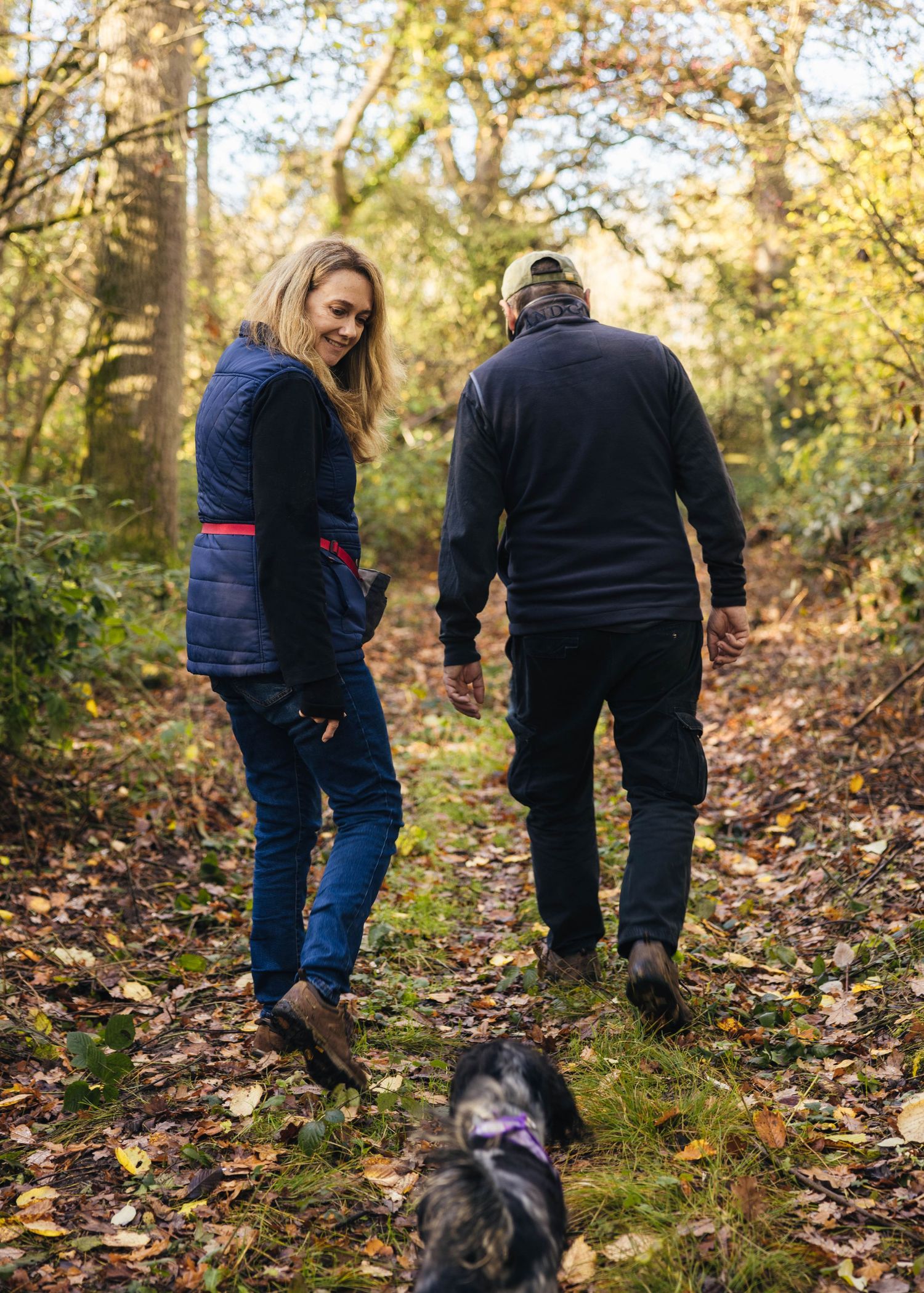 Autumn couples photoshoot with a couple and their dog in Worcestershire by EvieSJPhotography.