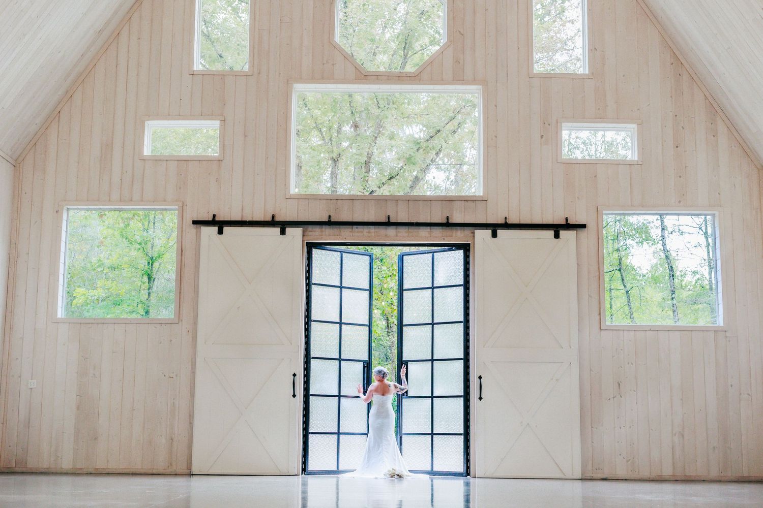 Longview Texas bridal photographer capturing classic bridal portraits