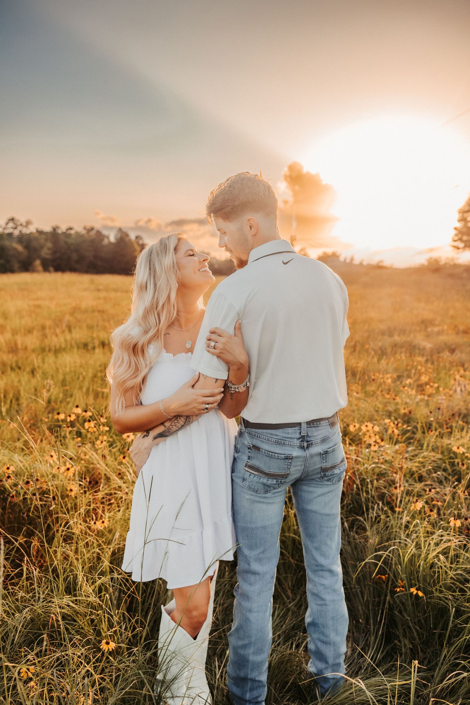 East Texas engagement photographer capturing couple at sunset.