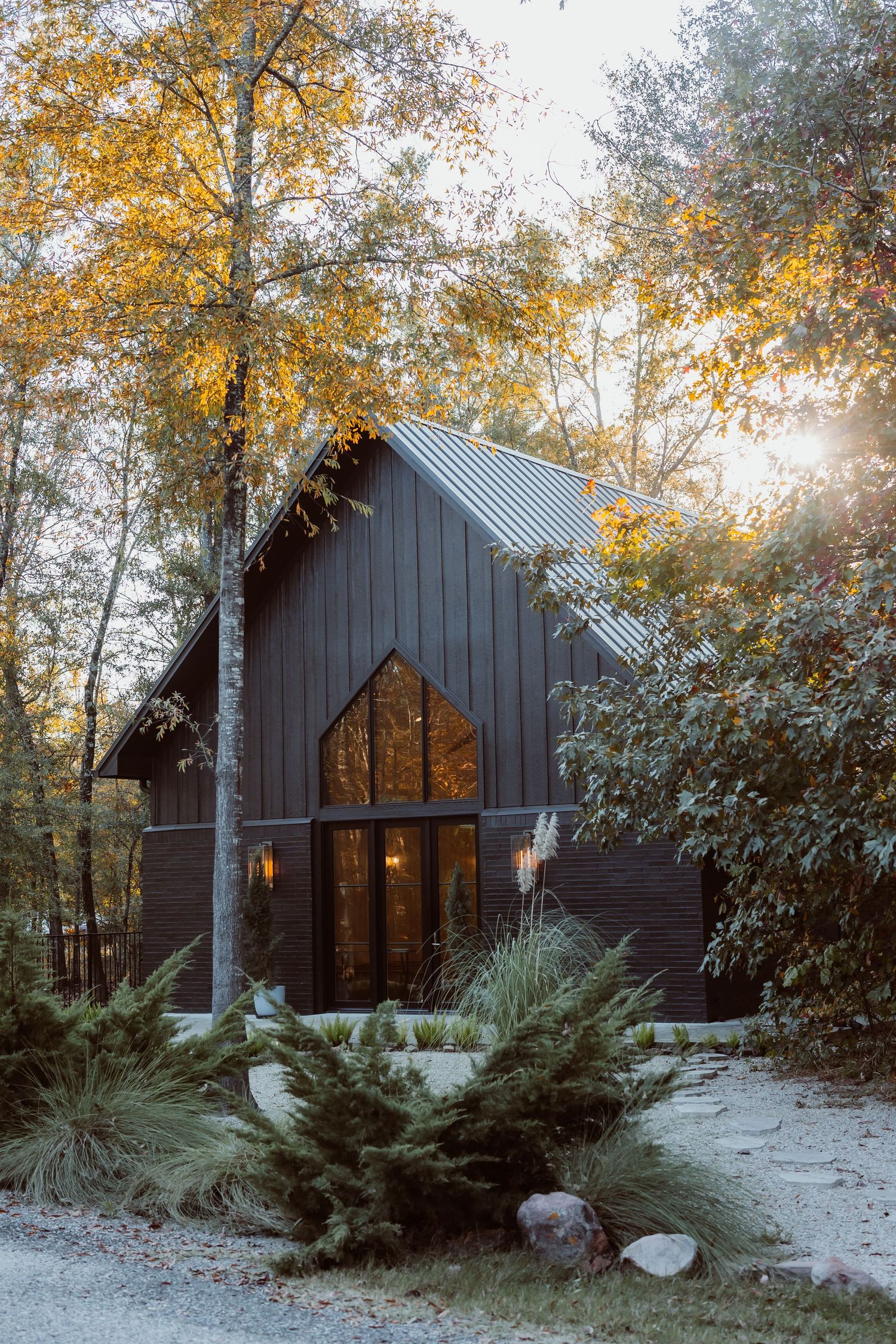 East Texas wedding photographer photographing Dove Hollow Chapel, Kilgore, Longview TX