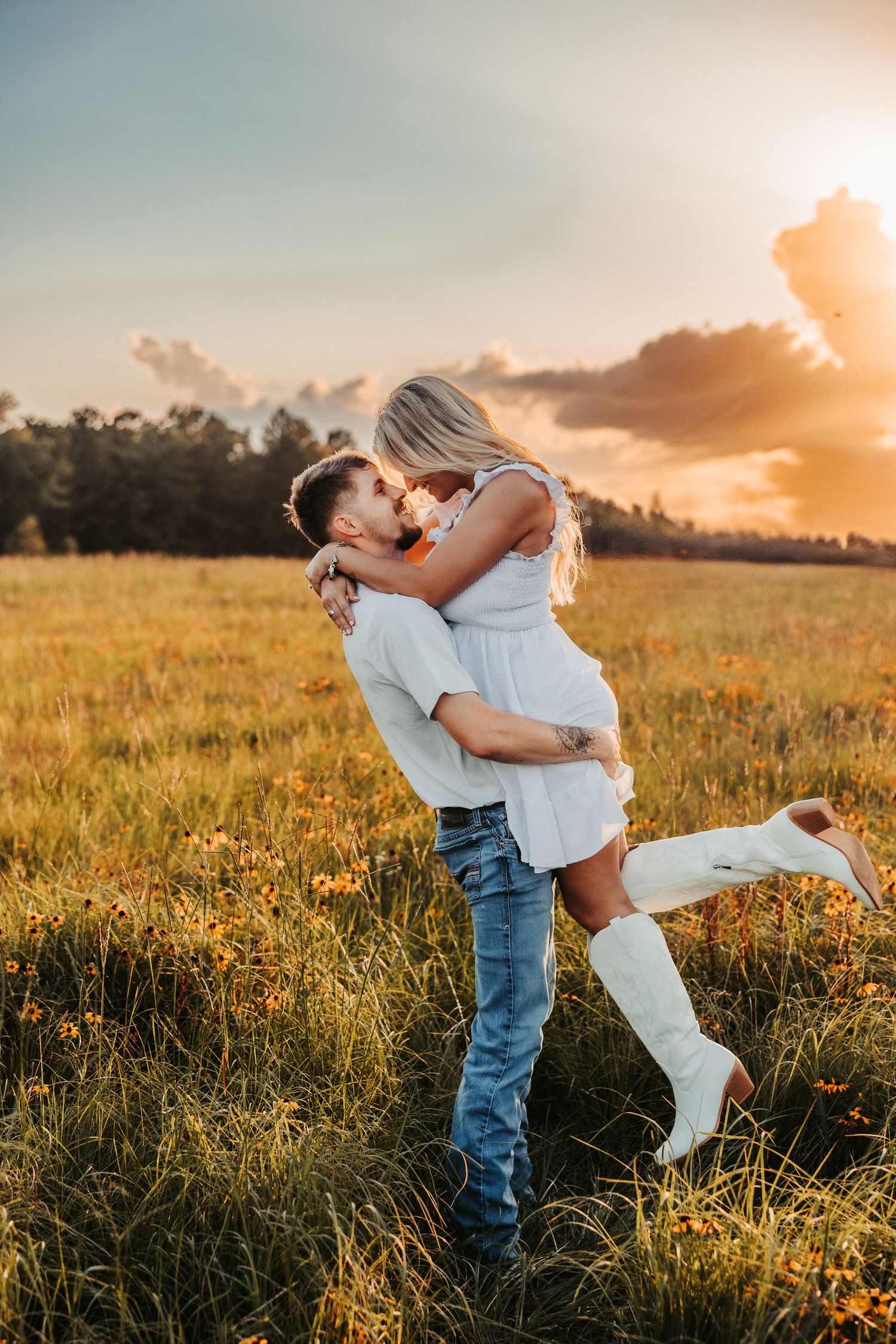 Longview TX engagement photography capturing romantic sunset portraits