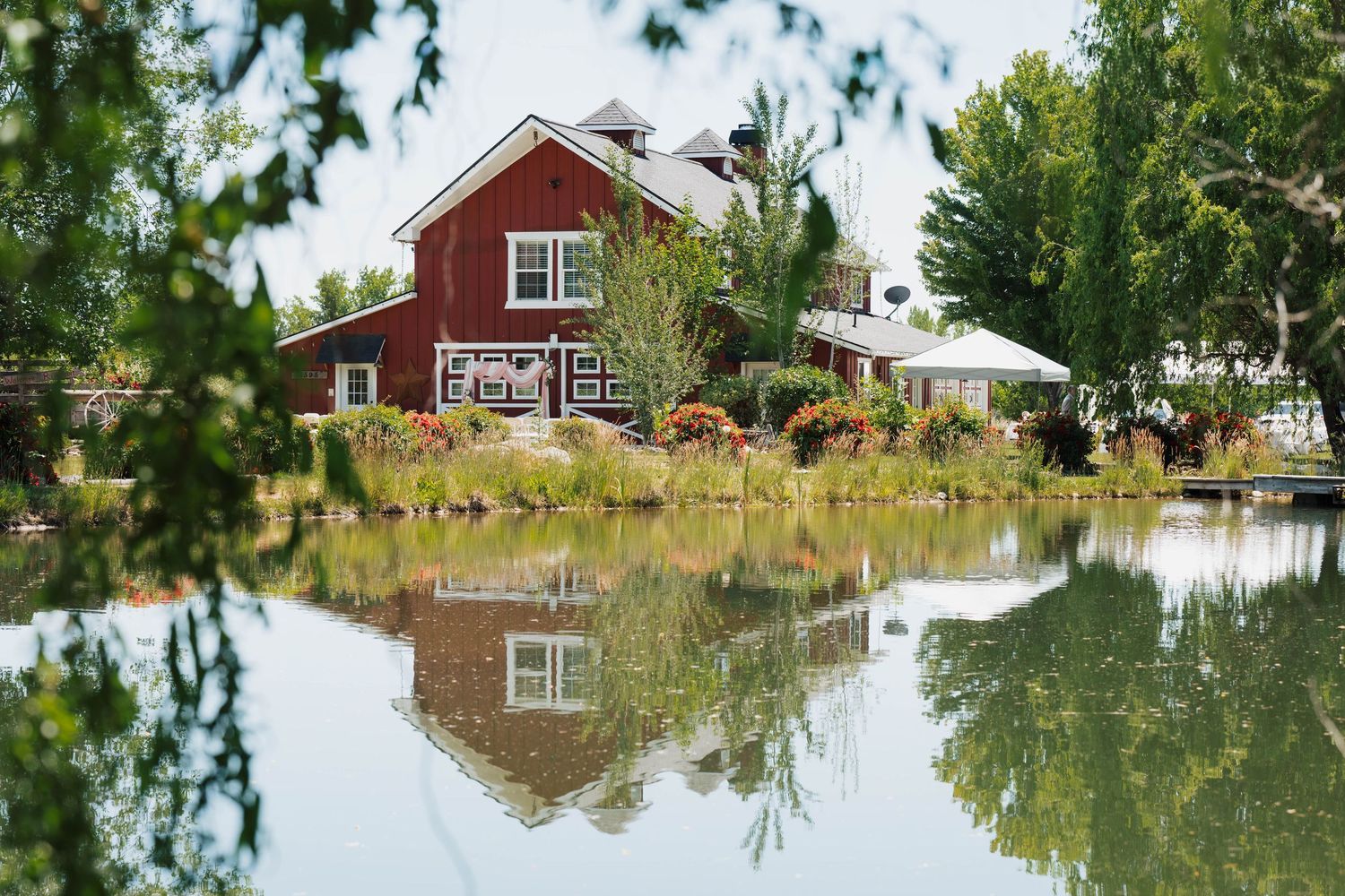 Luxury private estate wedding venue in Eagle Idaho with waterfront views