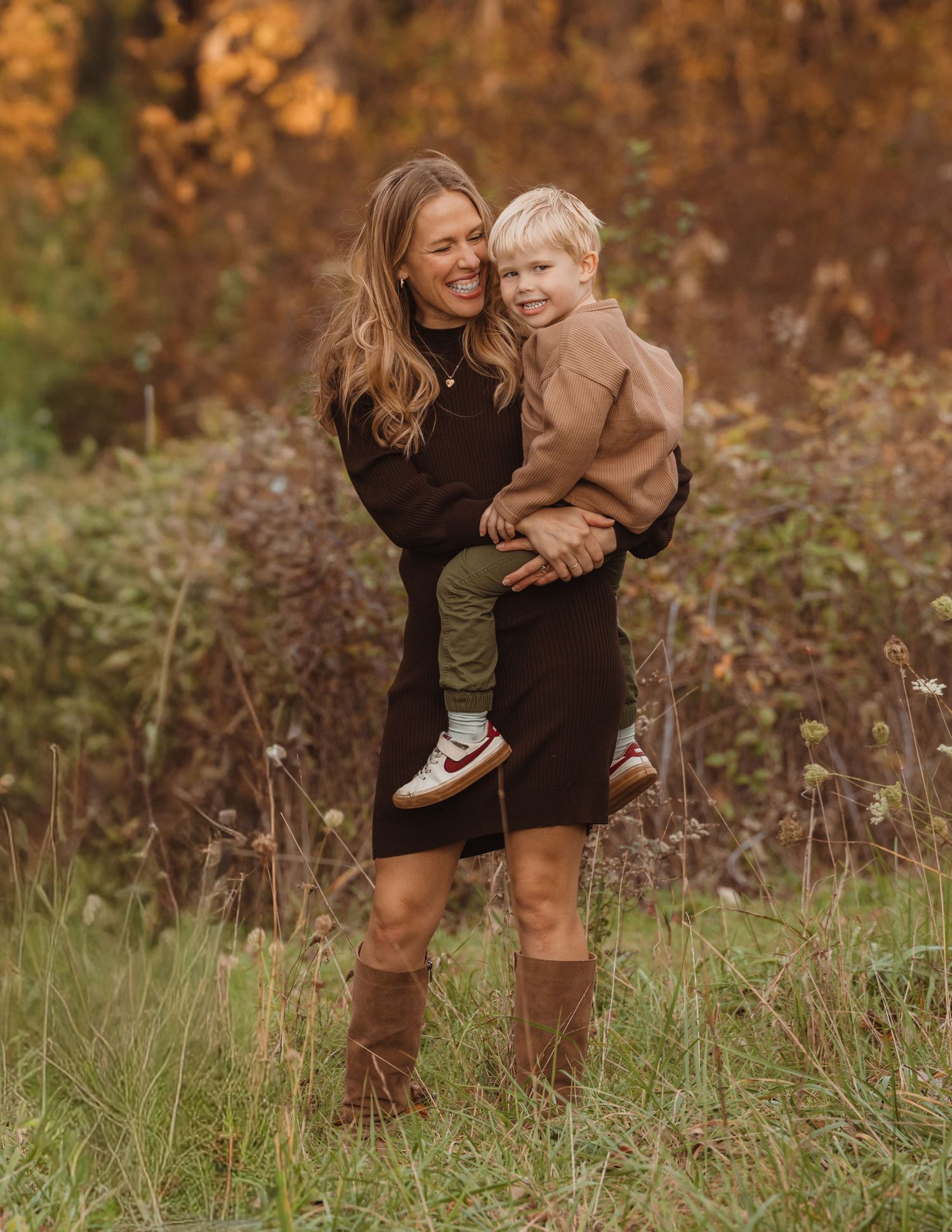 Elegant family portrait outdoors at Menomonee Park, Waukesha. Timeless, heartwarming photography that tells your family’s story.
