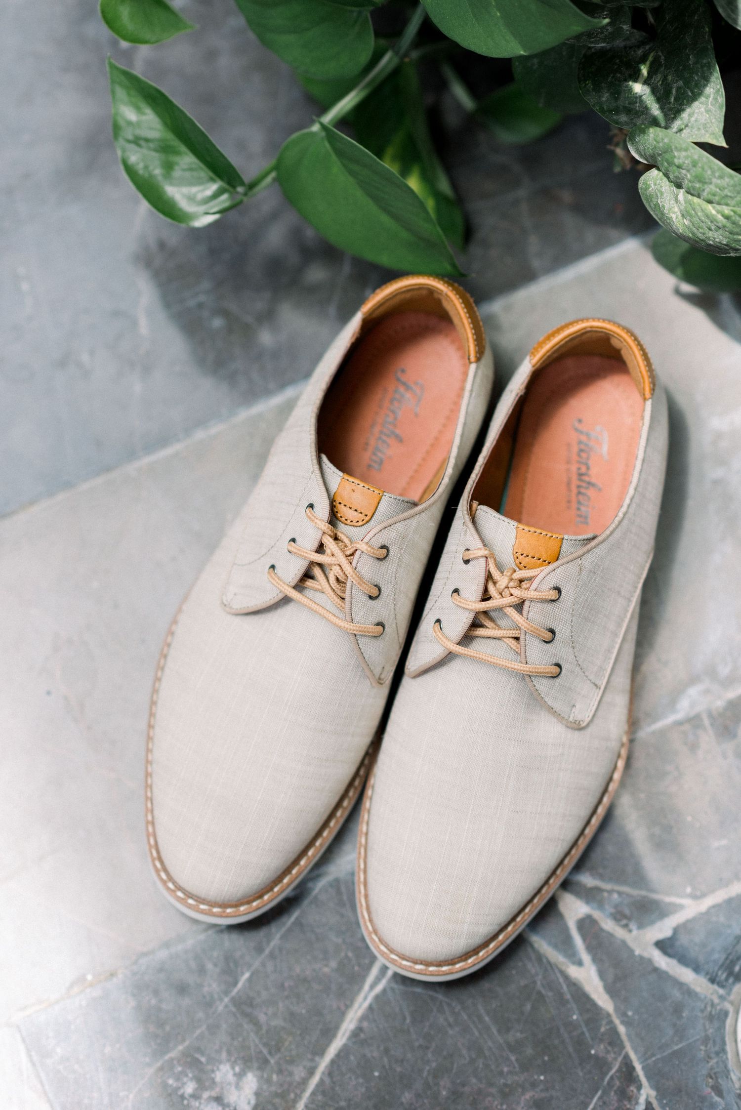 Canvas oxford shoes in light beige with leather accents and white soles.