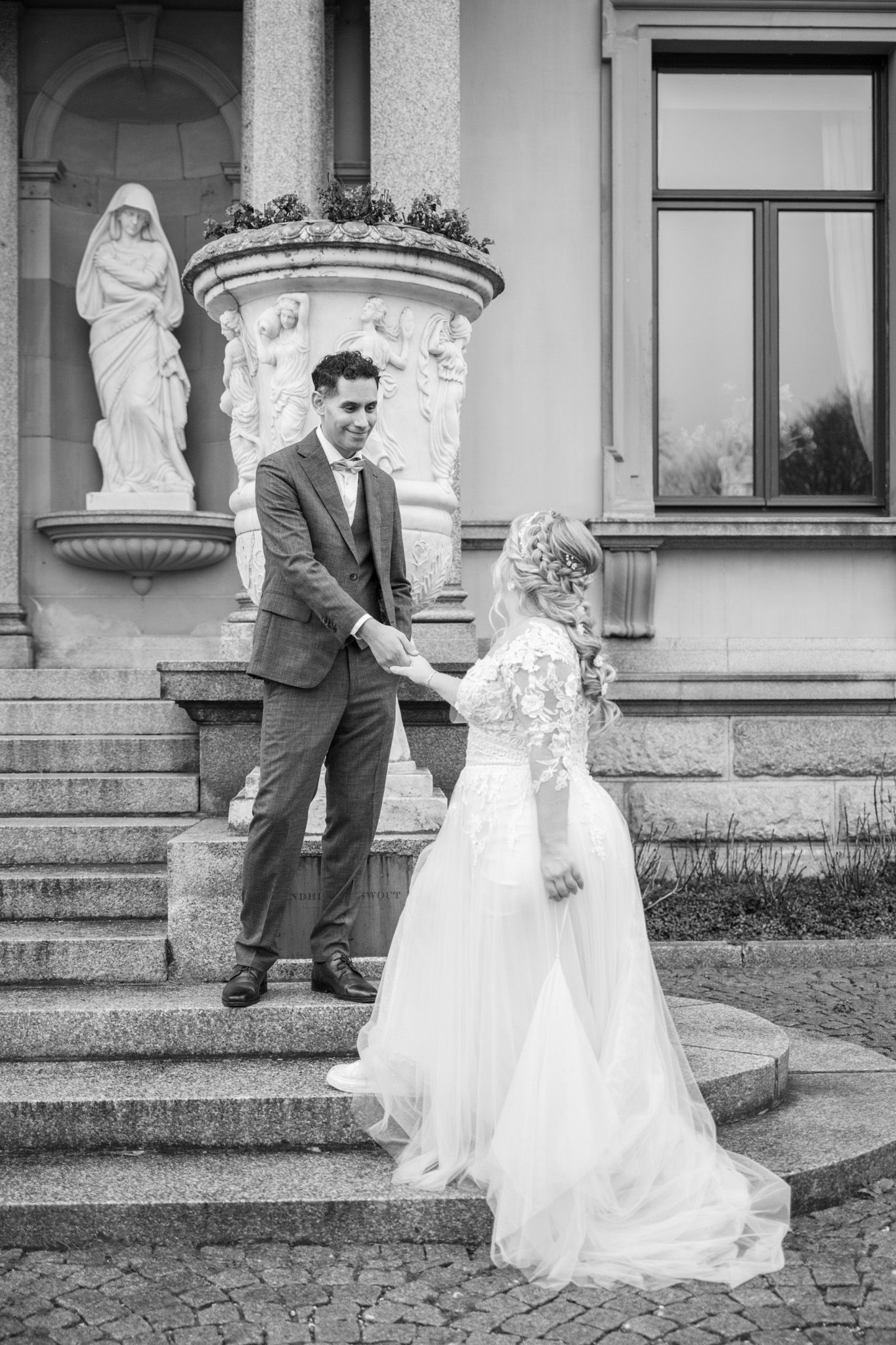 Cinematische trouwfilm still van bruiloft van weddingbygomes in Nederland/Zandvoort, Weddingbygomes trouwvideograaf Nederland