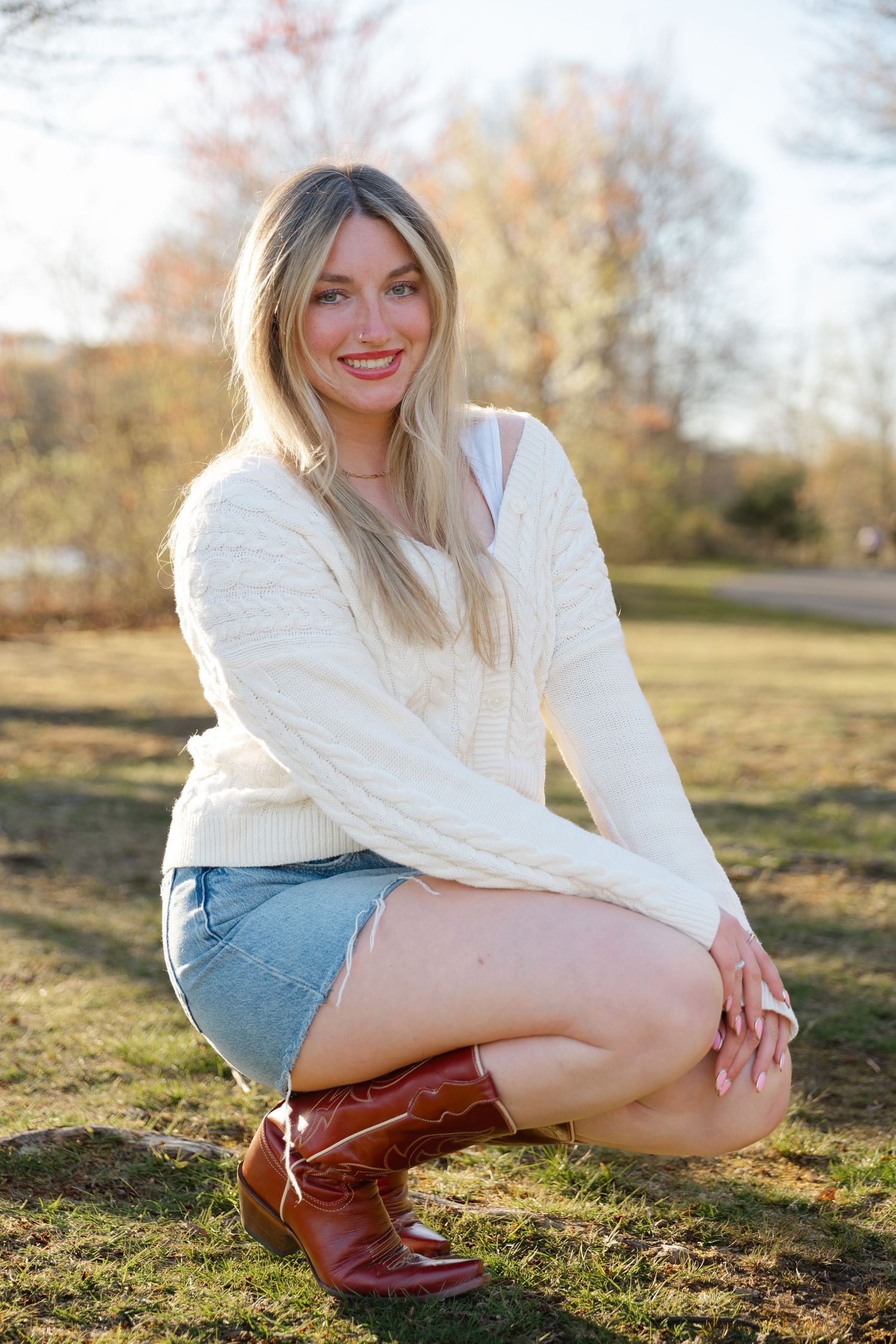 Lifestyle senior photography session in Massachusetts with candid outdoor portraits during golden hour.