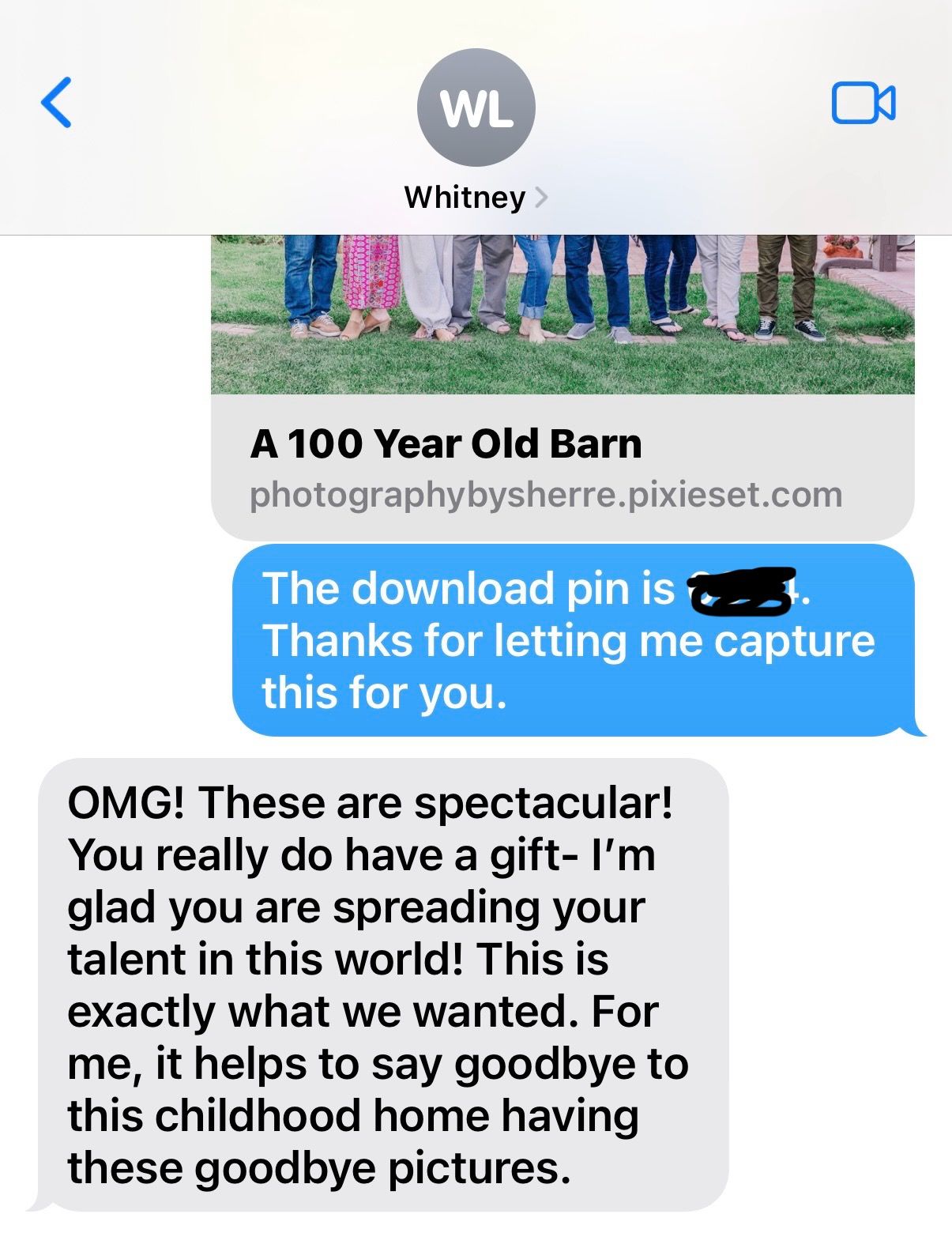Text message conversation showing blue chat bubbles with messages about downloading and capturing photos.