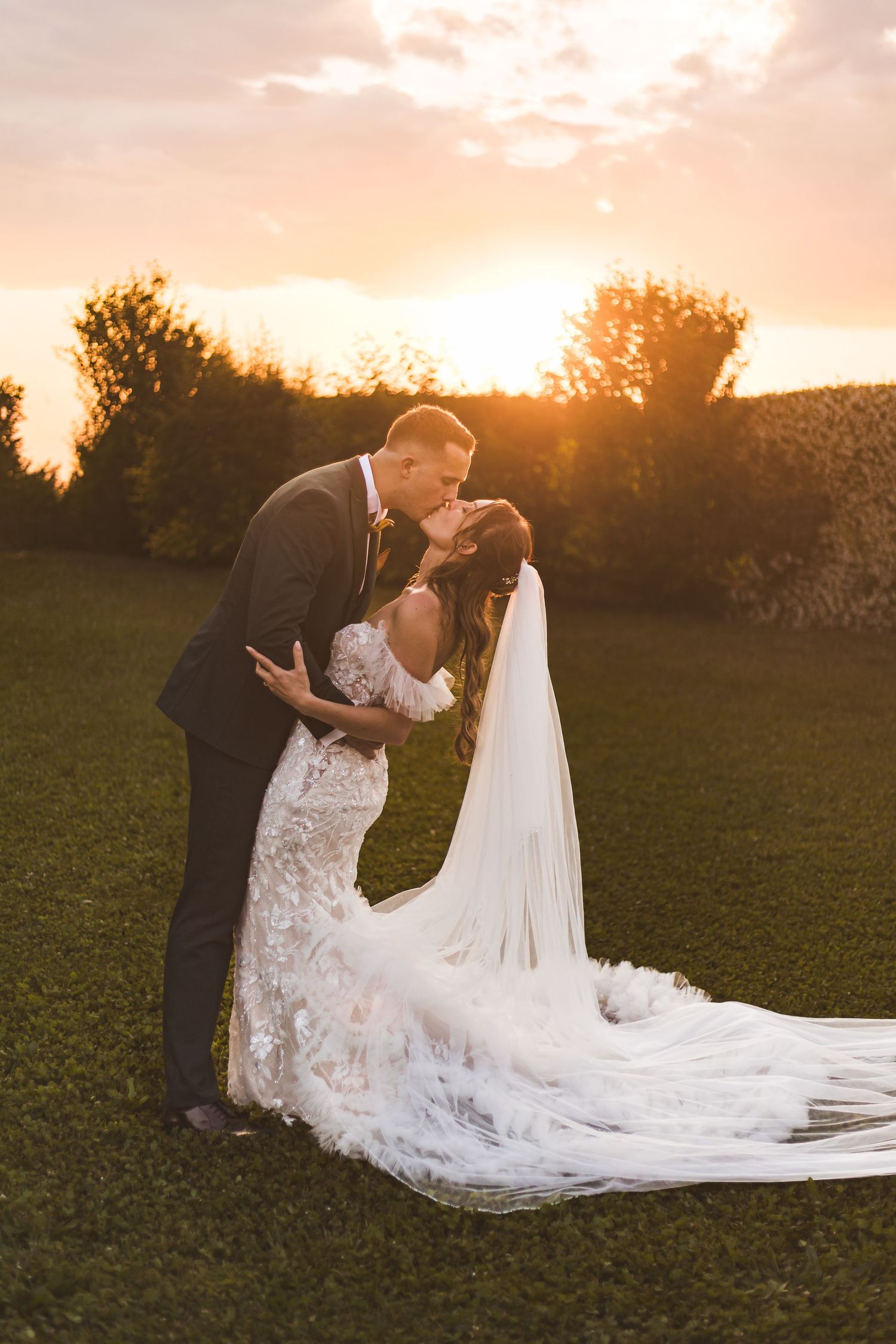 foto di matrimonio sposi al tramonto con golden hour morgano scorzè