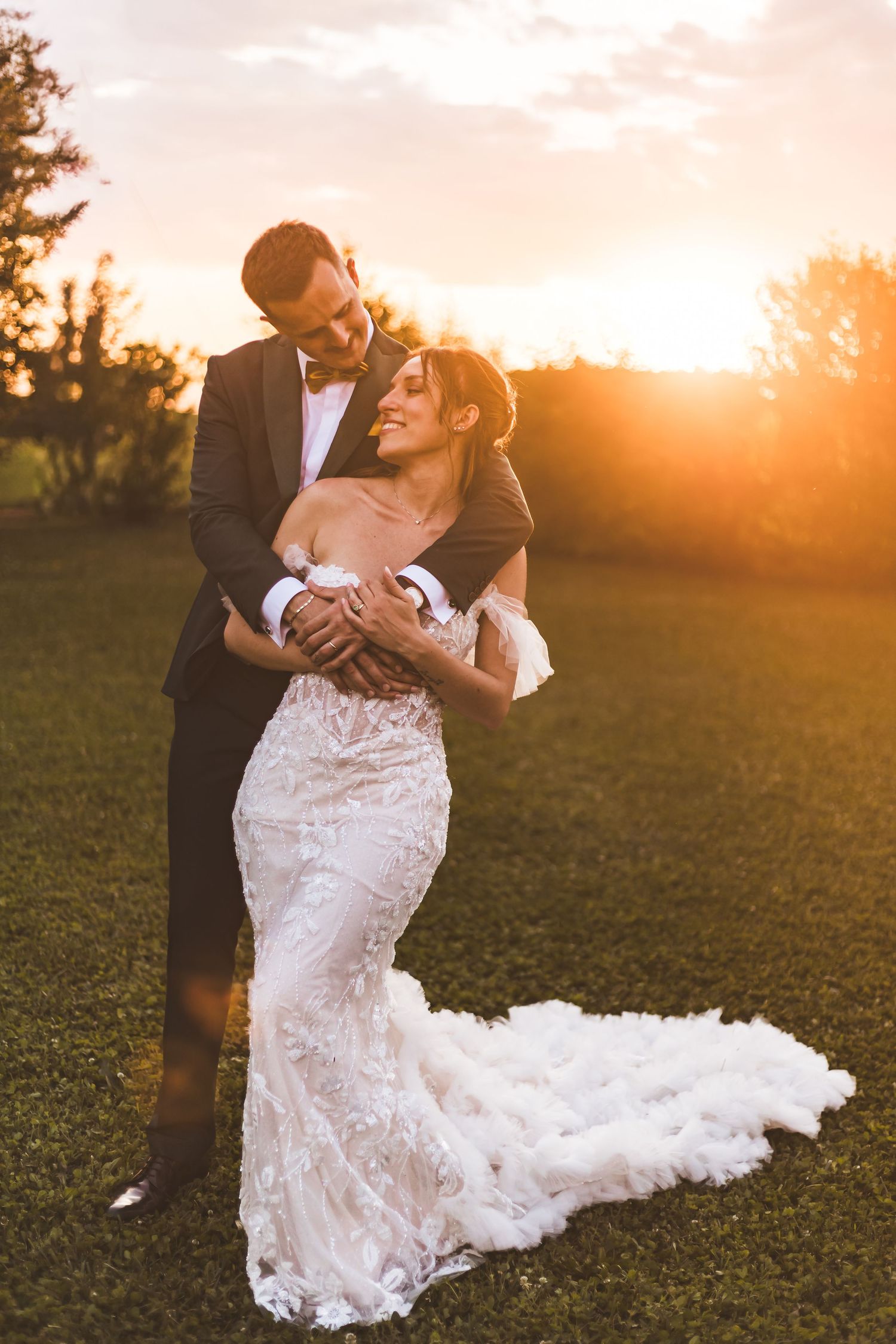 foto di matrimonio sposi al tramonto con golden hour  morgano scorzè treviso casa rossa