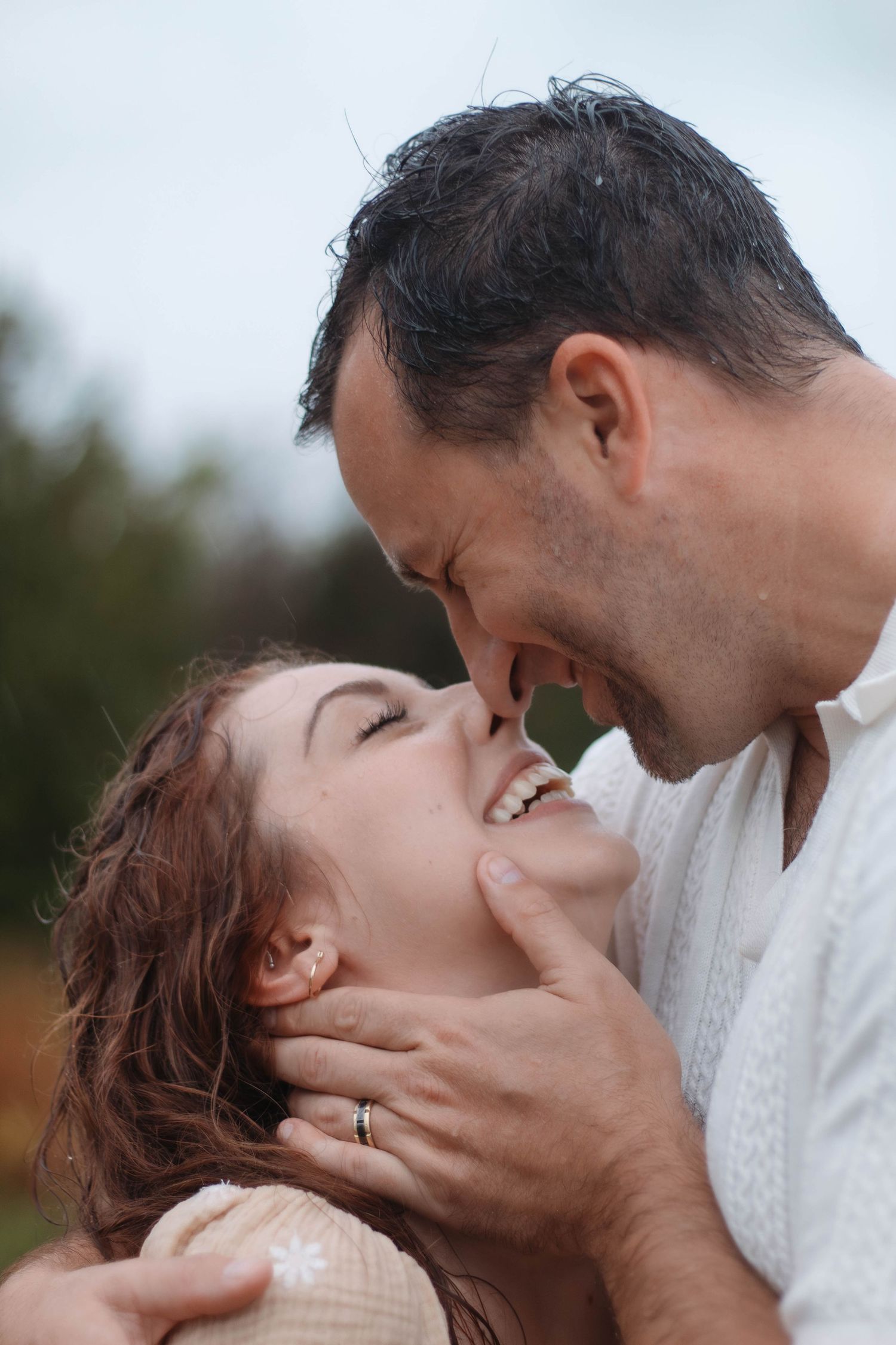 oklahoma couple in the rain for a photoshoot