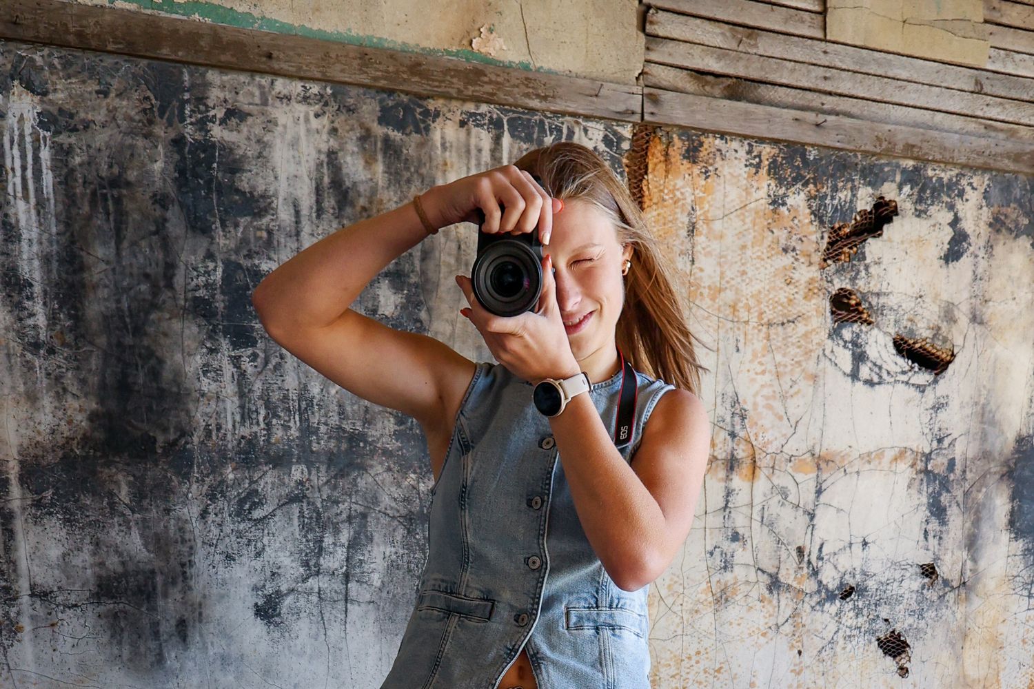 Anna Nasset Bismarck photographer capturing solo portrait with natural light feel and professional editing style.