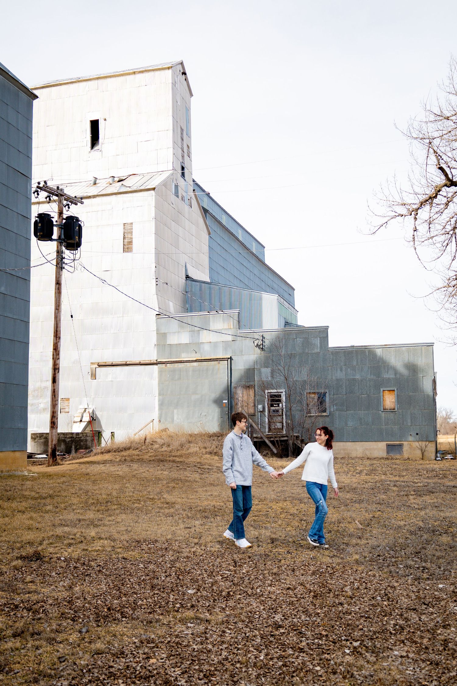 Prairie Glow Photography couples portrait in North Dakota featuring candid interaction and timeless storytelling imagery.