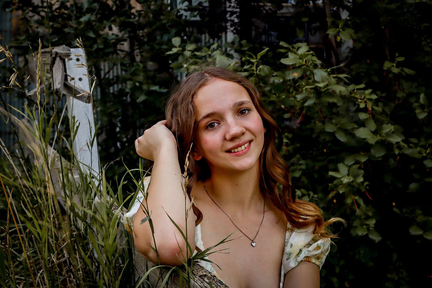 Anna Nasset North Dakota photographer documenting authentic senior portrait with true-to-color editing.