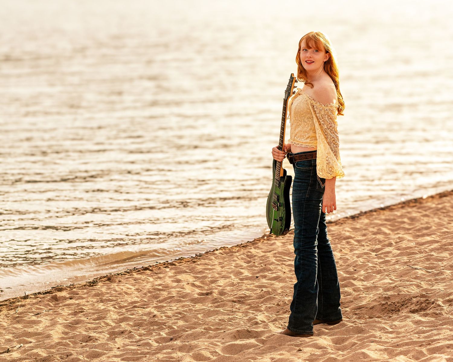 Northern Utah lifestyle senior photography session with stylish high school senior outdoors