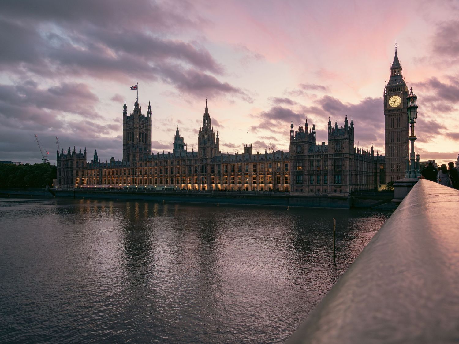 Houses of Parliament e Big Ben (Elizabeth Tower) al tramonto sul Tamigi. Houses of Parliament and Big Ben at sunset, London. MEvisual