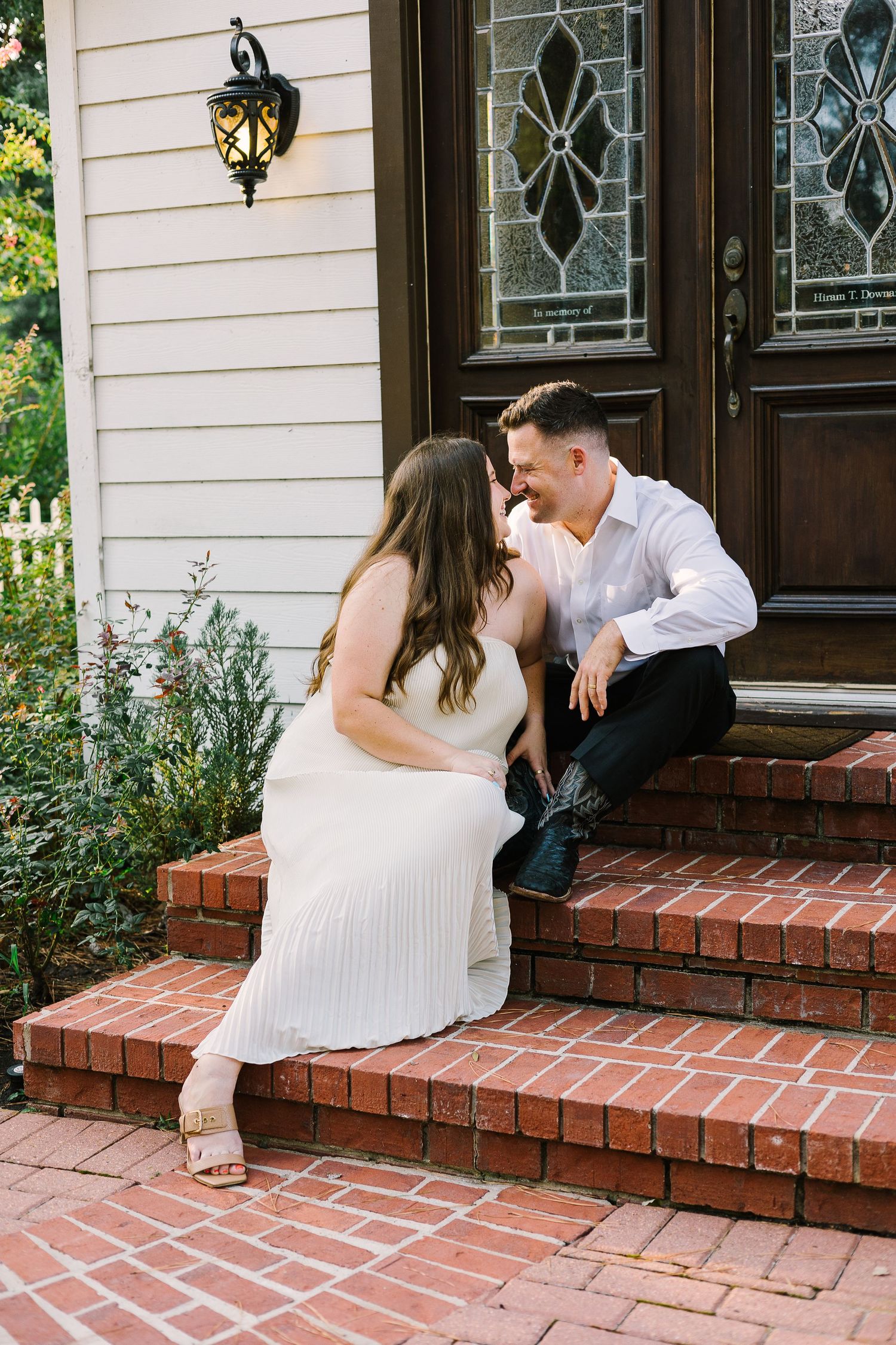 A love-filled couples session set at the Texas Alamo, with its historic charm providing a breathtaking backdrop. The couple’s connection shines through in this photography session, creating elegant and heartfelt images that honor both their relationship and the spirit of Texas