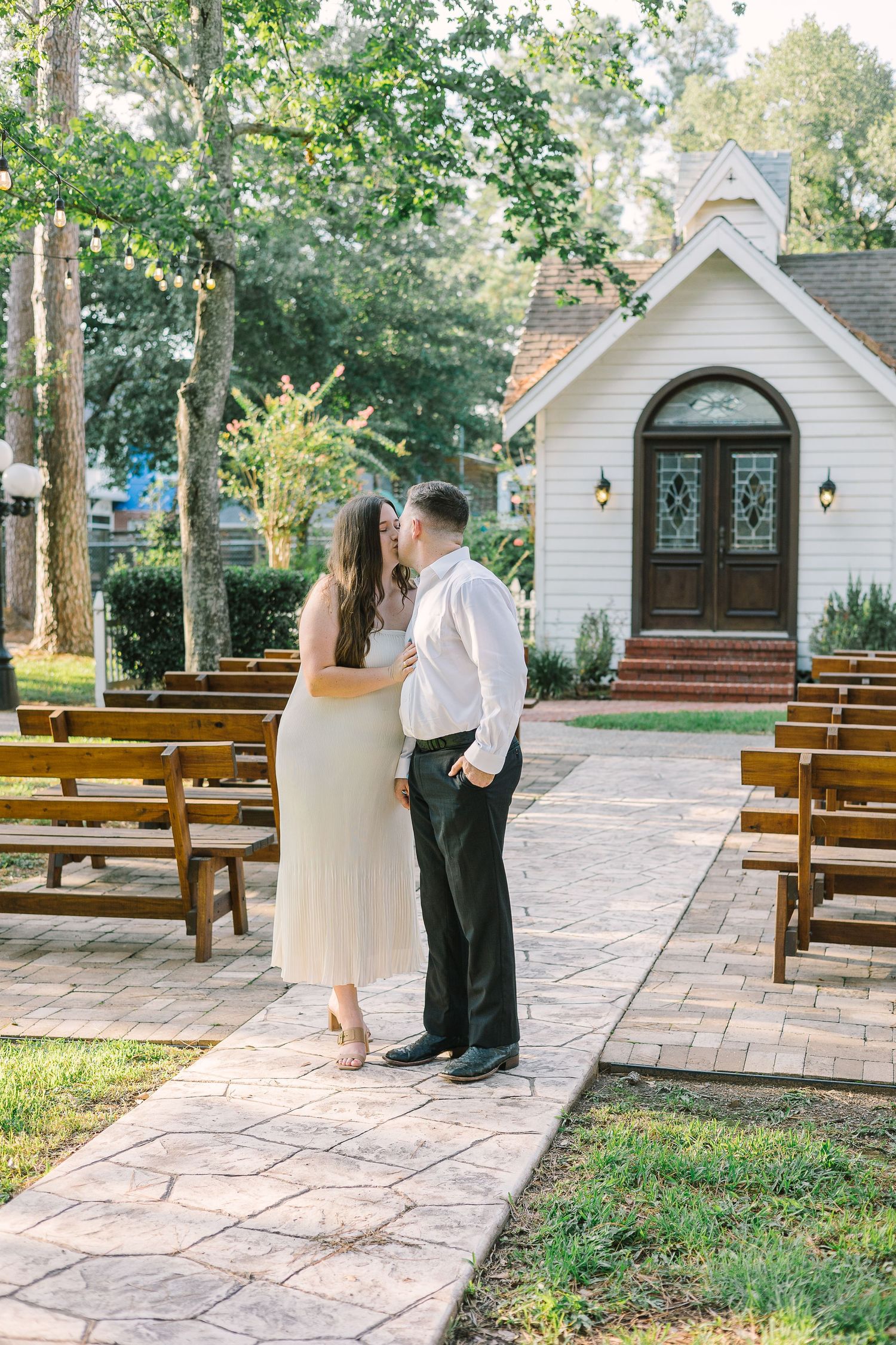 A love-filled couples session set at the Texas Alamo, with its historic charm providing a breathtaking backdrop. The couple’s connection shines through in this photography session, creating elegant and heartfelt images that honor both their relationship and the spirit of Texas