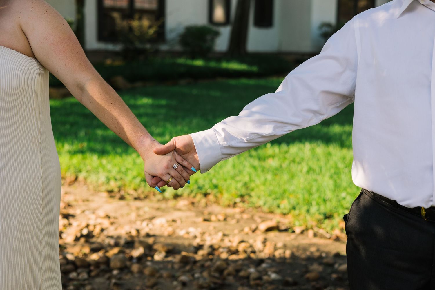 A love-filled couples session set at the Texas Alamo, with its historic charm providing a breathtaking backdrop. The couple’s connection shines through in this photography session, creating elegant and heartfelt images that honor both their relationship and the spirit of Texas